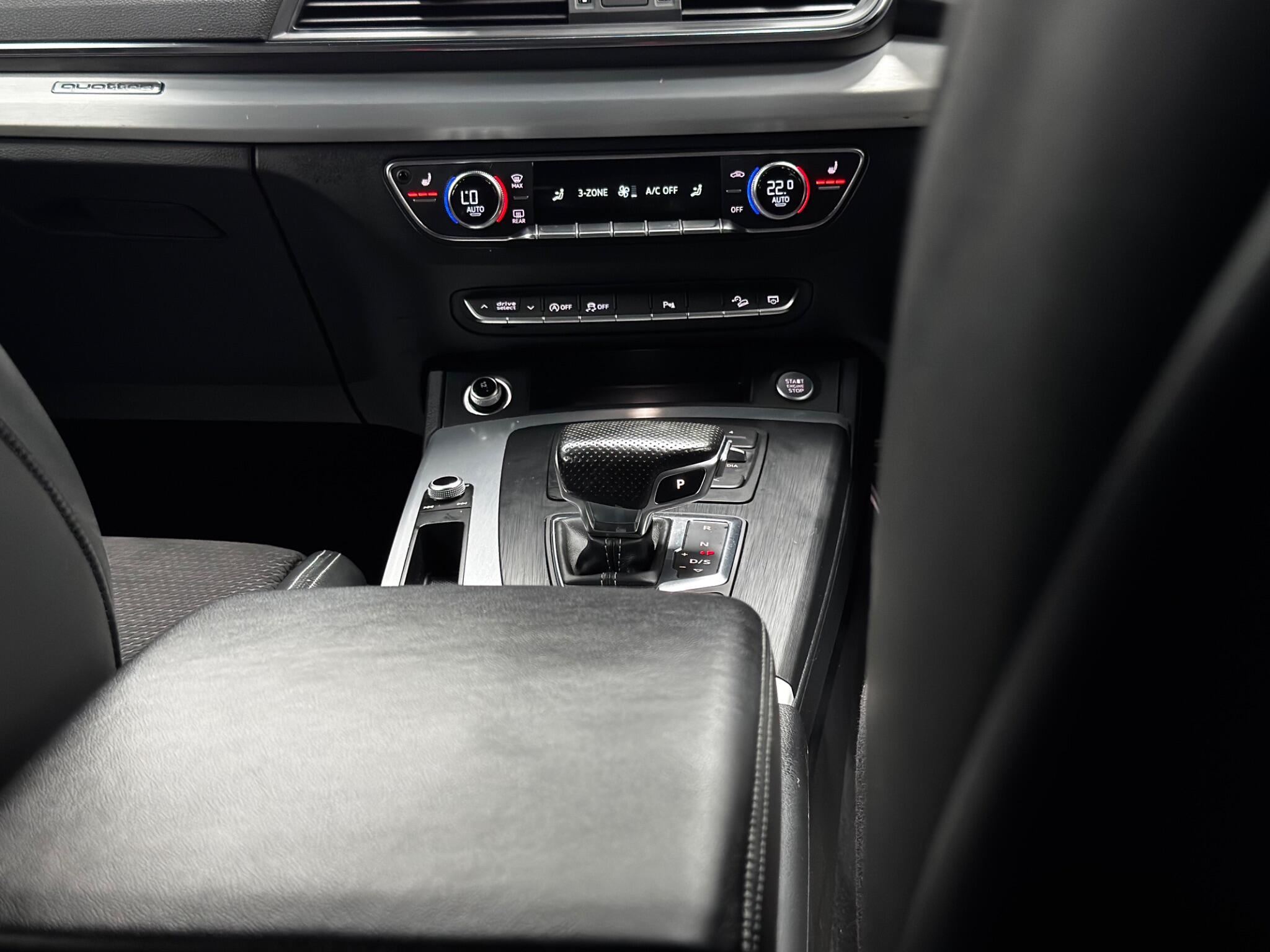 Audi Q5 view 28