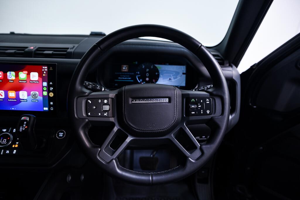 Land Rover Defender view 25