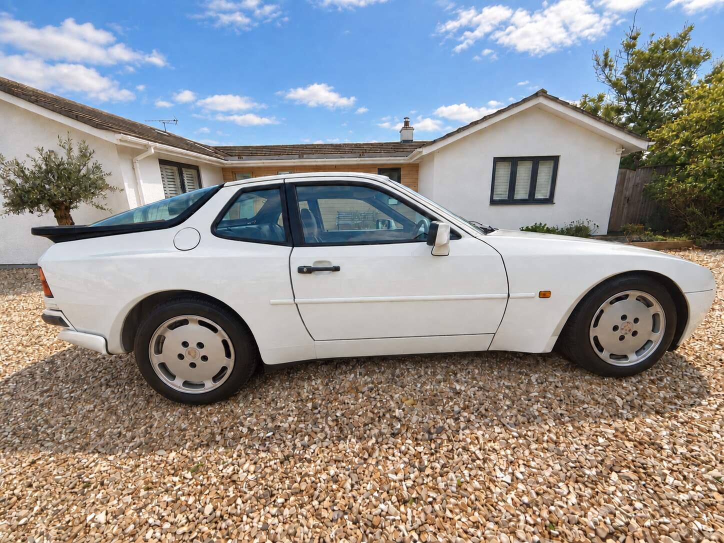 Porsche 944
