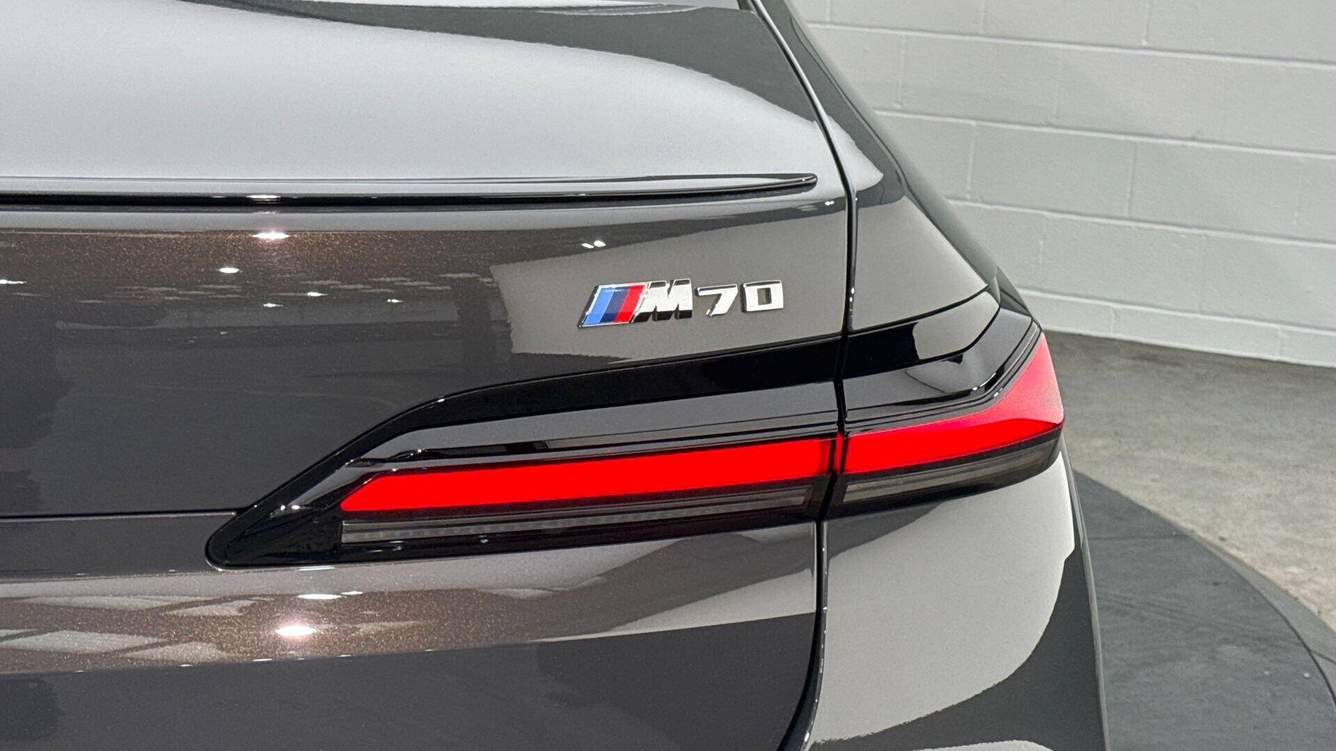 BMW I7 view 23