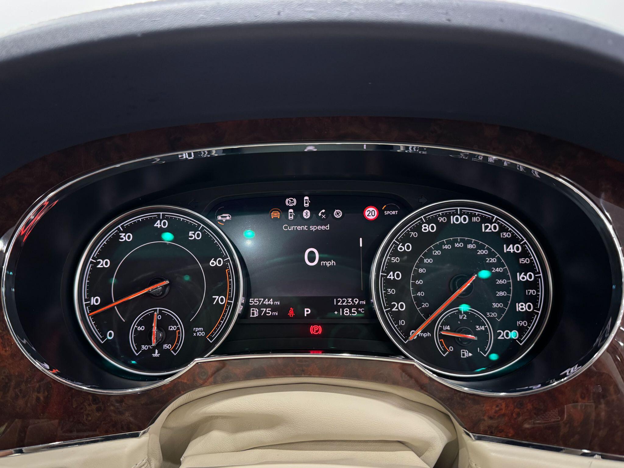 Bentley Bentayga view 49