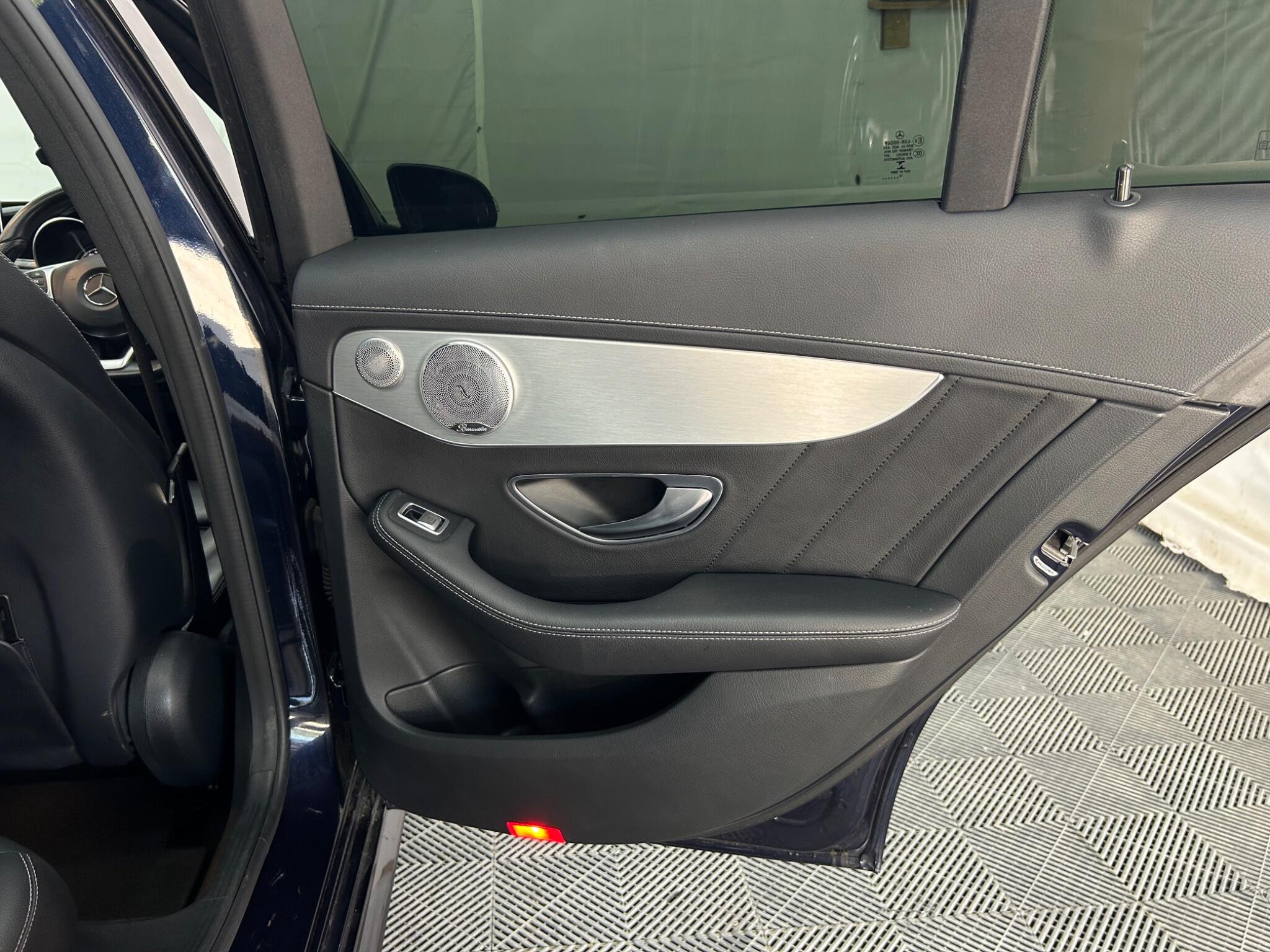 Mercedes-Benz C Class view 34