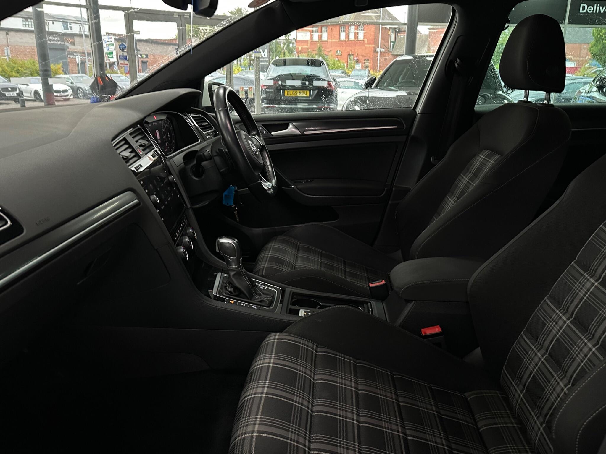 Volkswagen Golf view 40