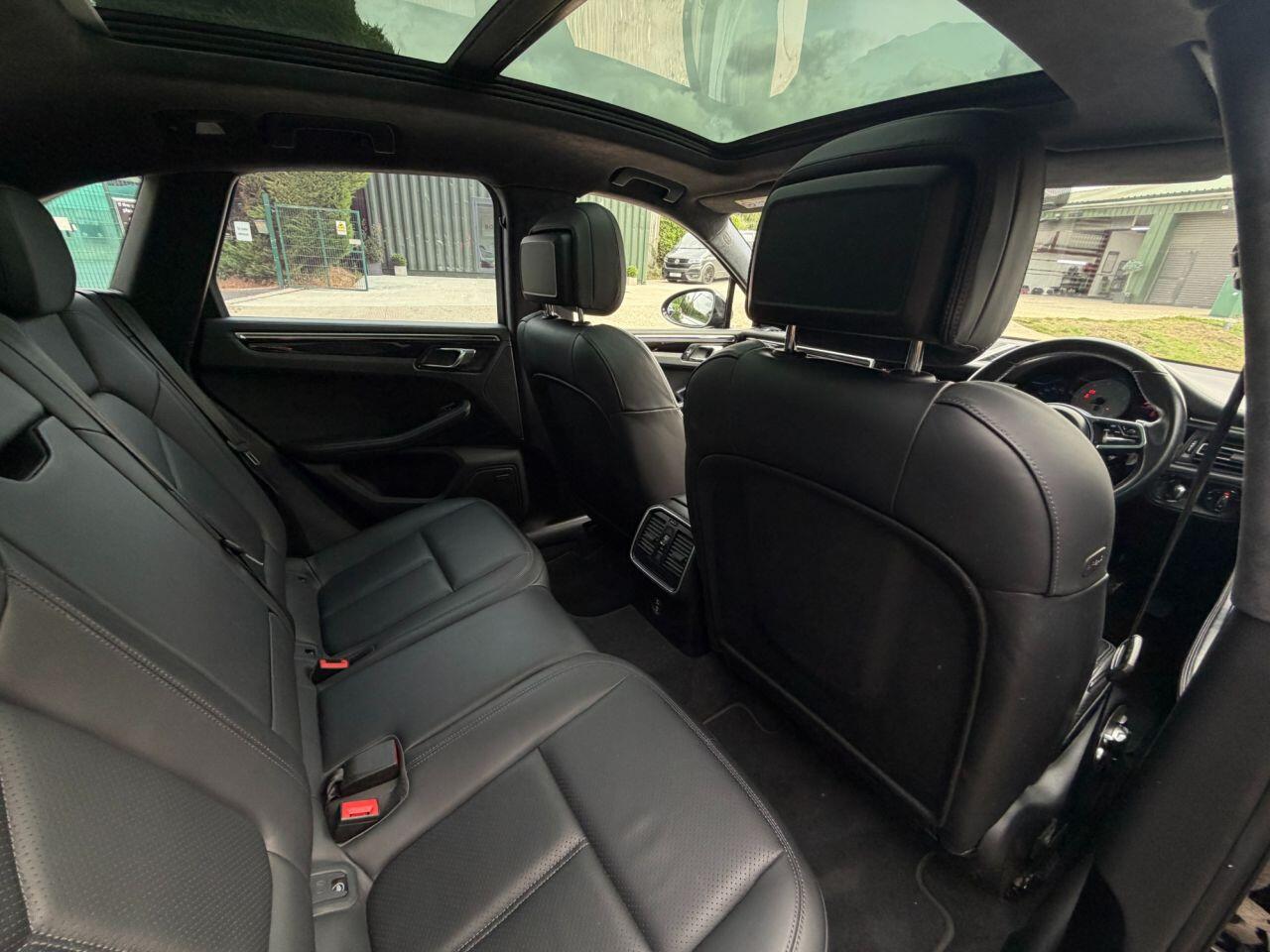 Porsche Macan view 38
