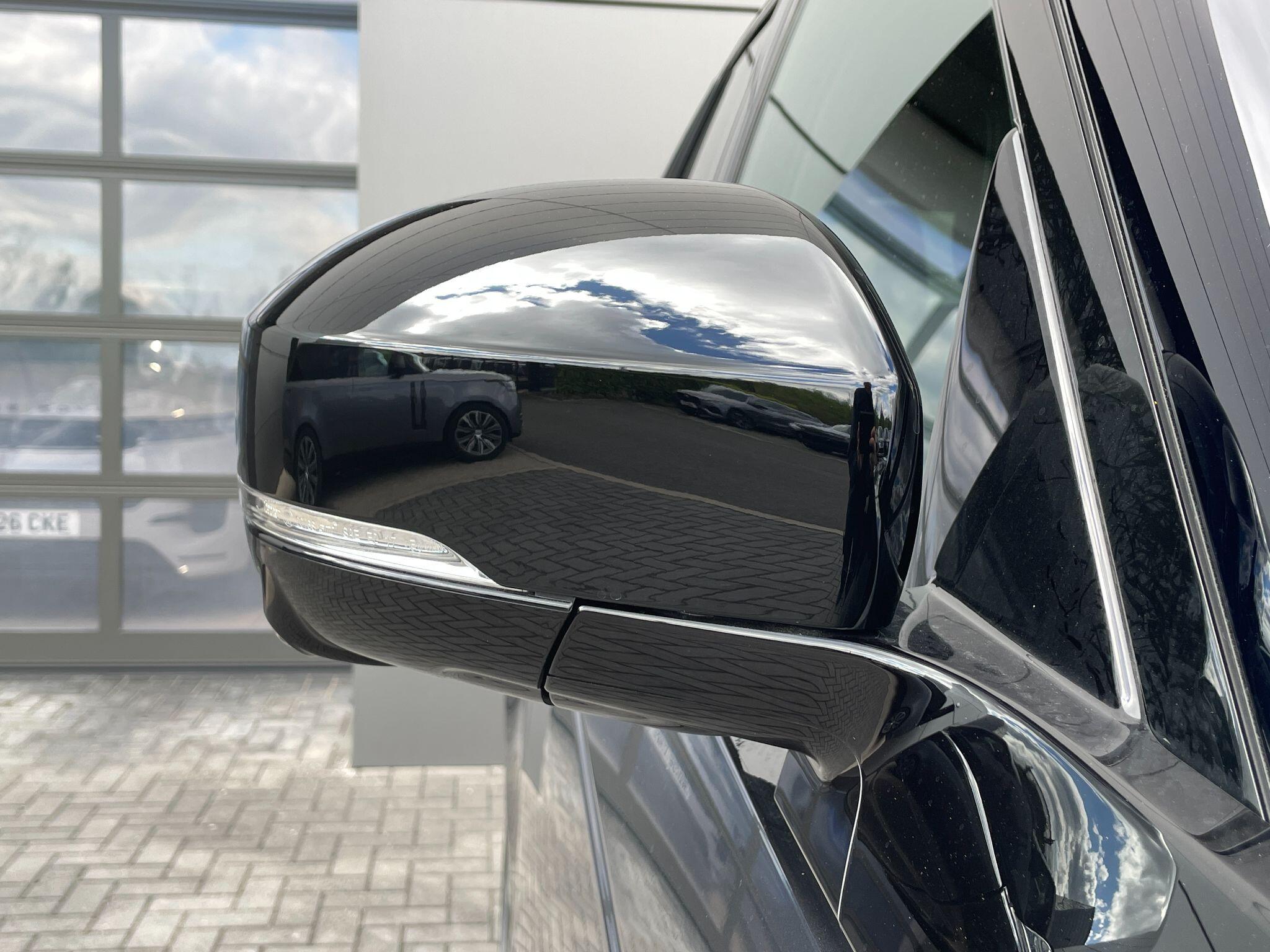 Land Rover Discovery view 31