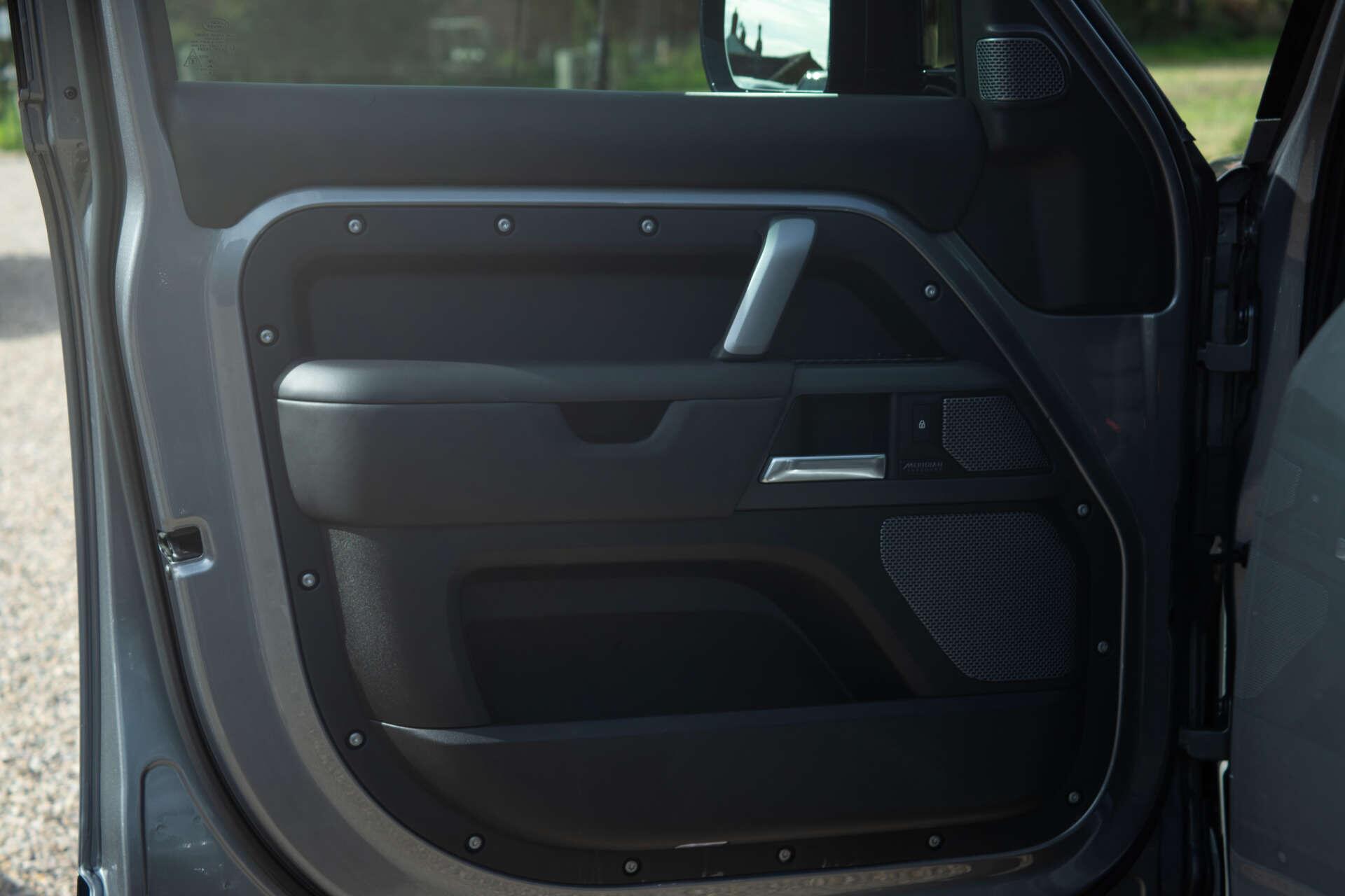 Land Rover Defender view 40