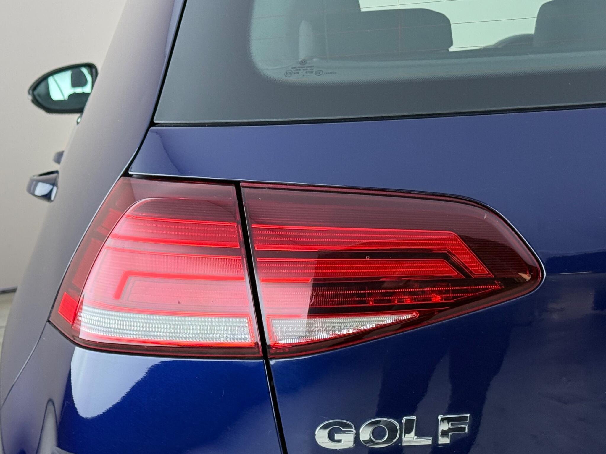 Volkswagen Golf view 11