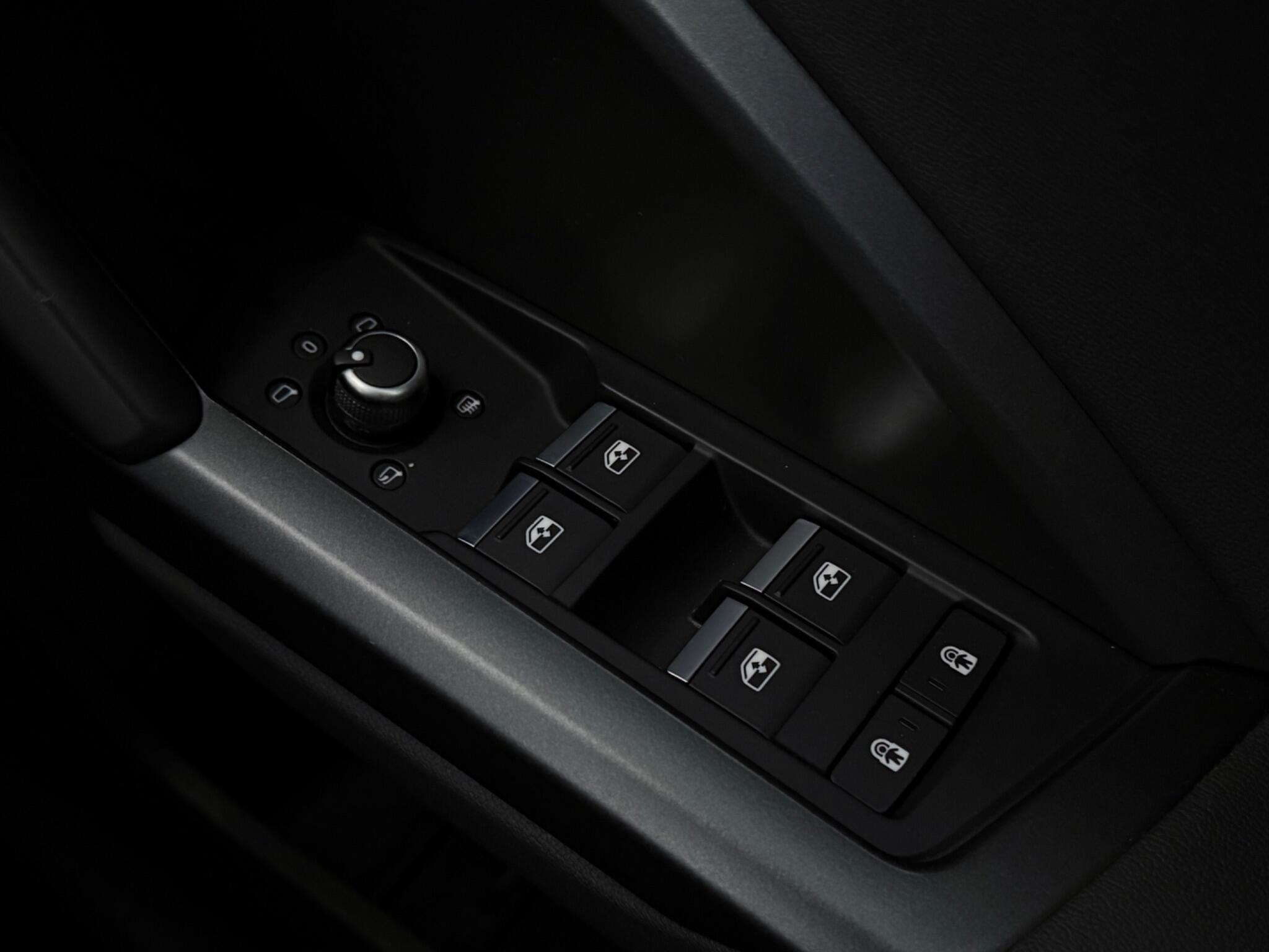 Audi Q3 view 21