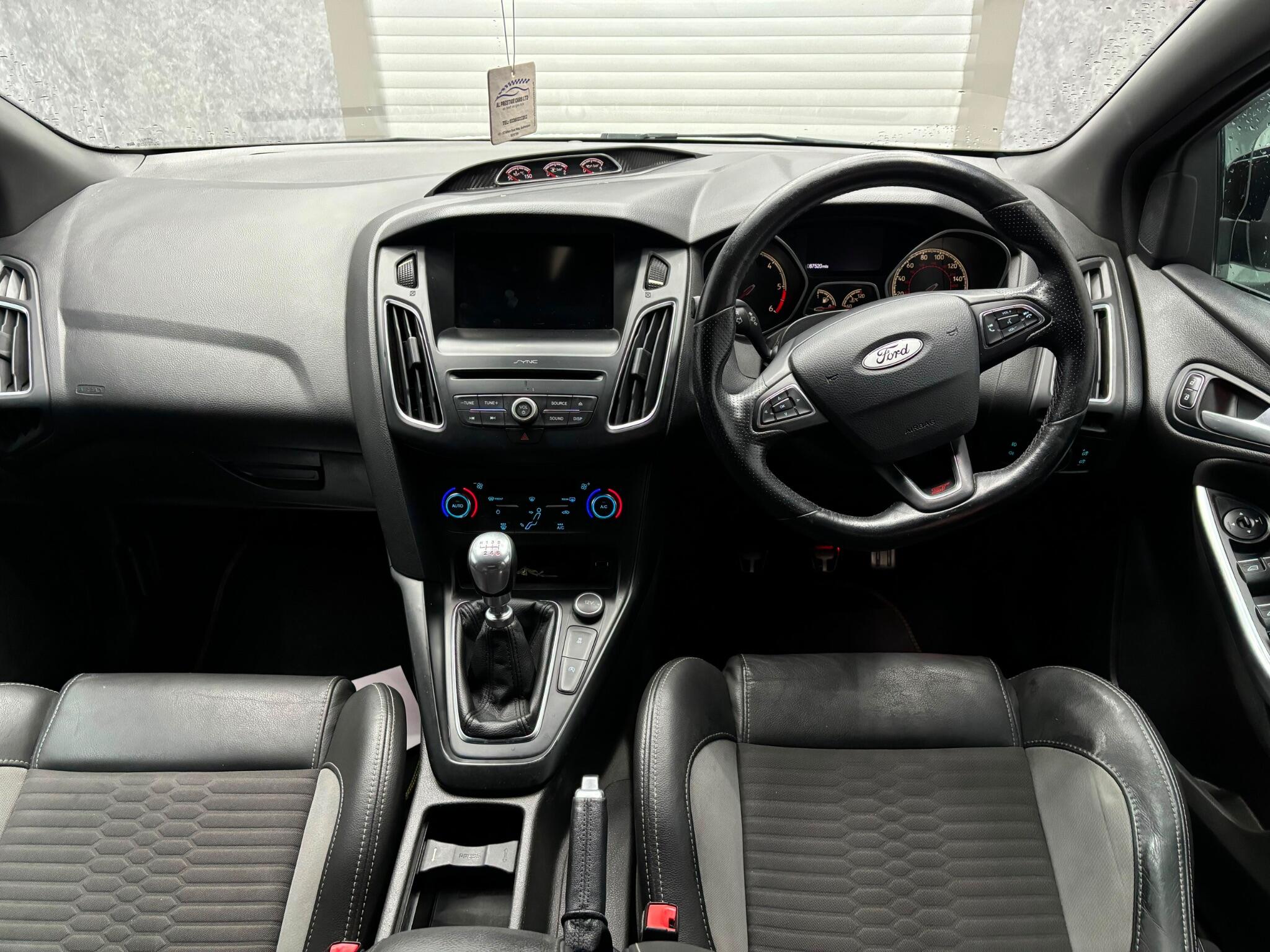 Ford Focus view 9