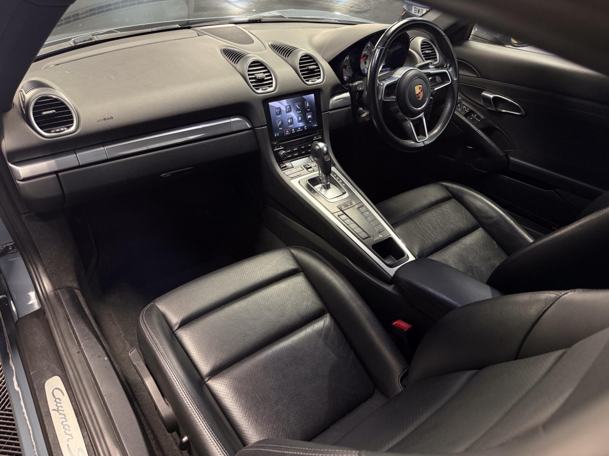Porsche Cayman view 27