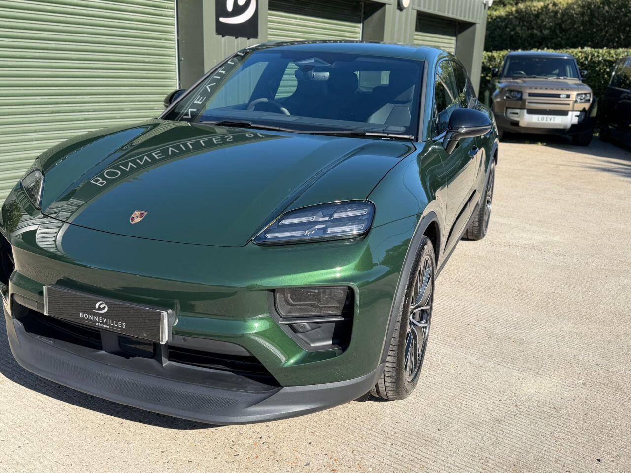 Porsche Macan view 13