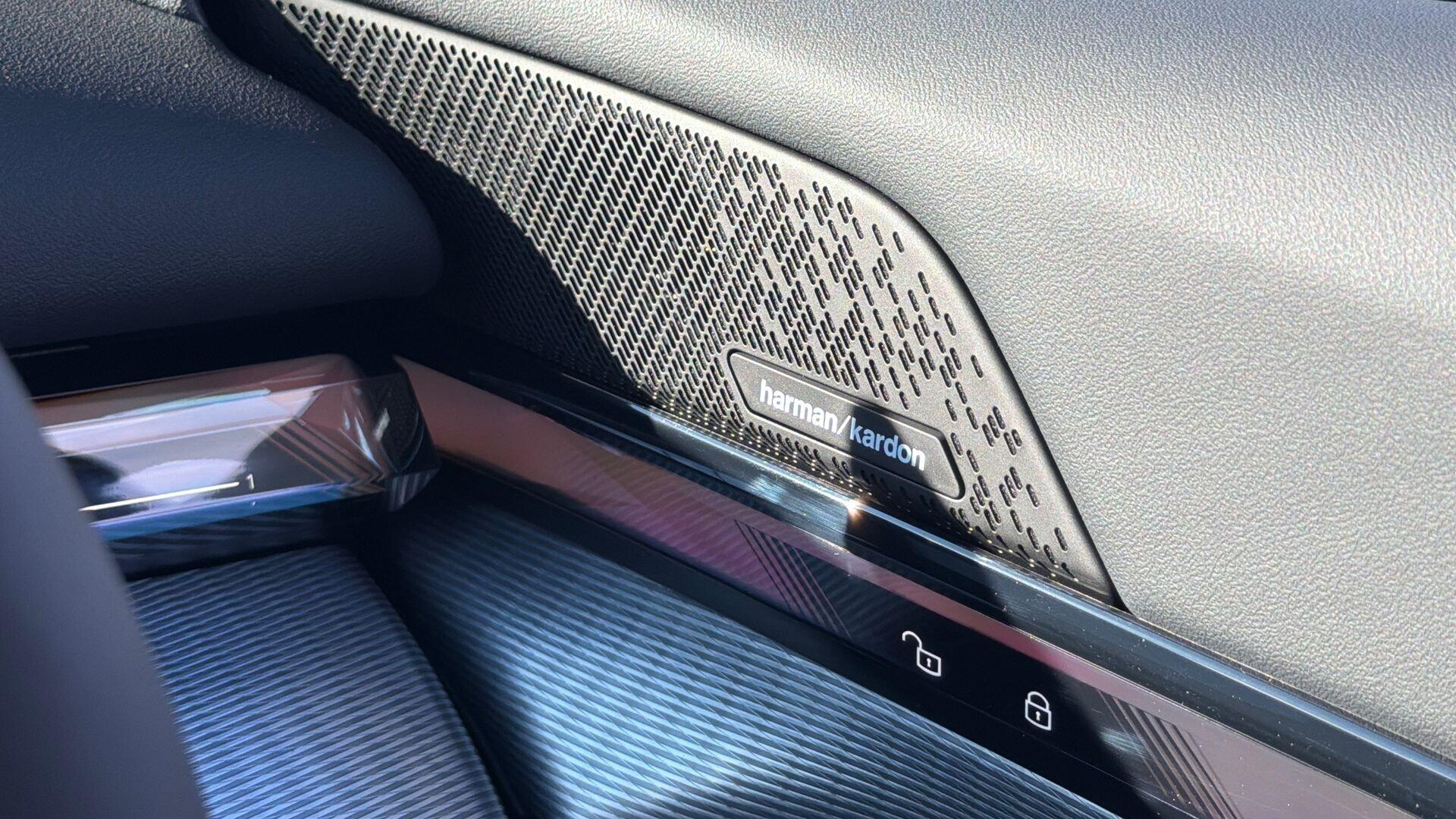 BMW 5 Series view 21