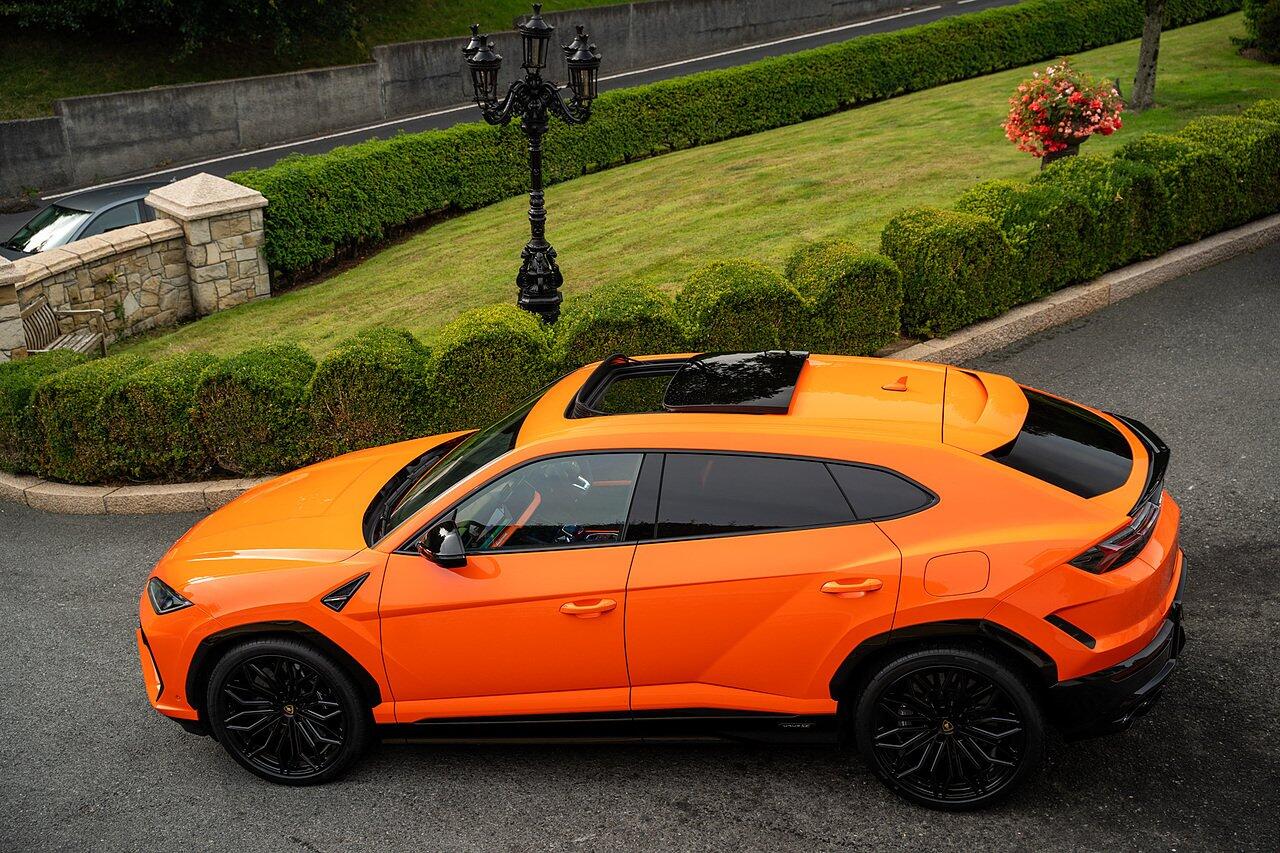 Lamborghini Urus view 103