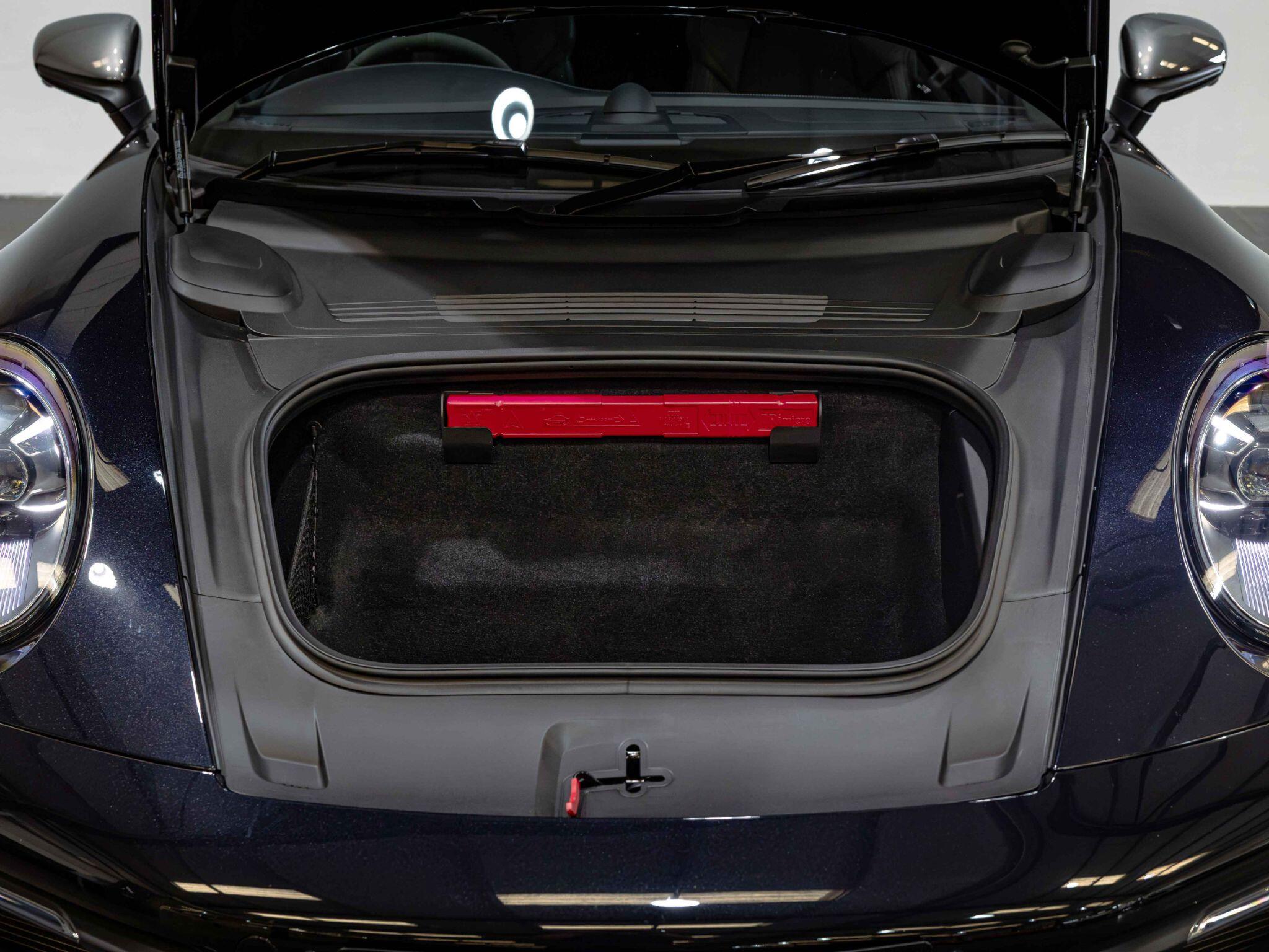 Porsche 911 view 26