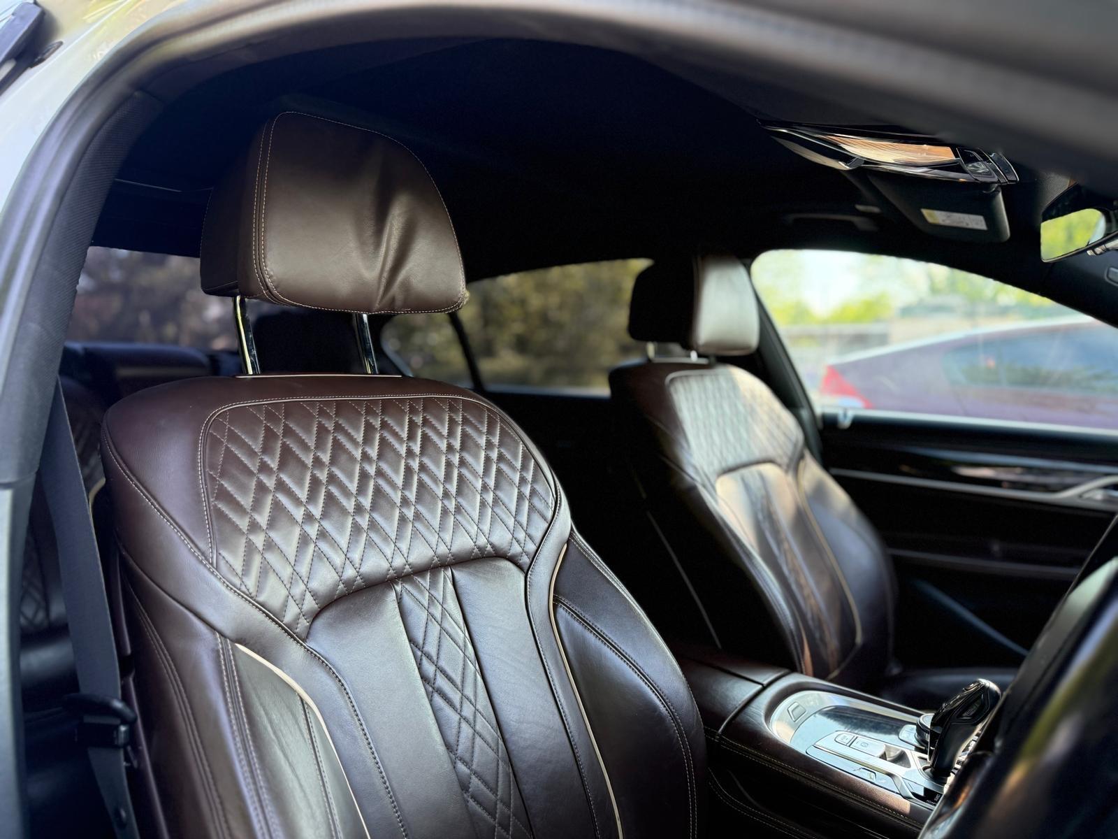 BMW 7 Series view 26