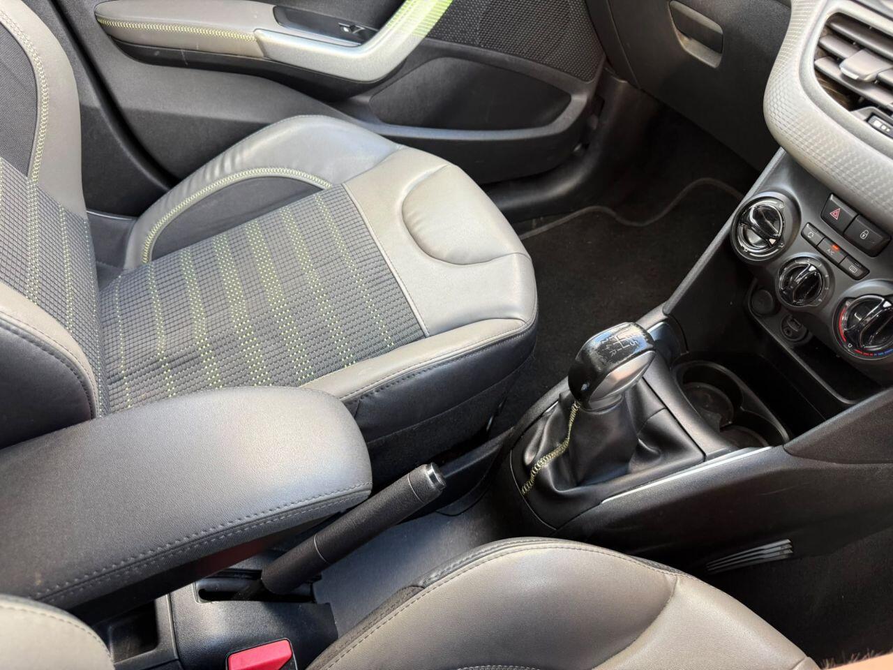 Peugeot 208 view 38