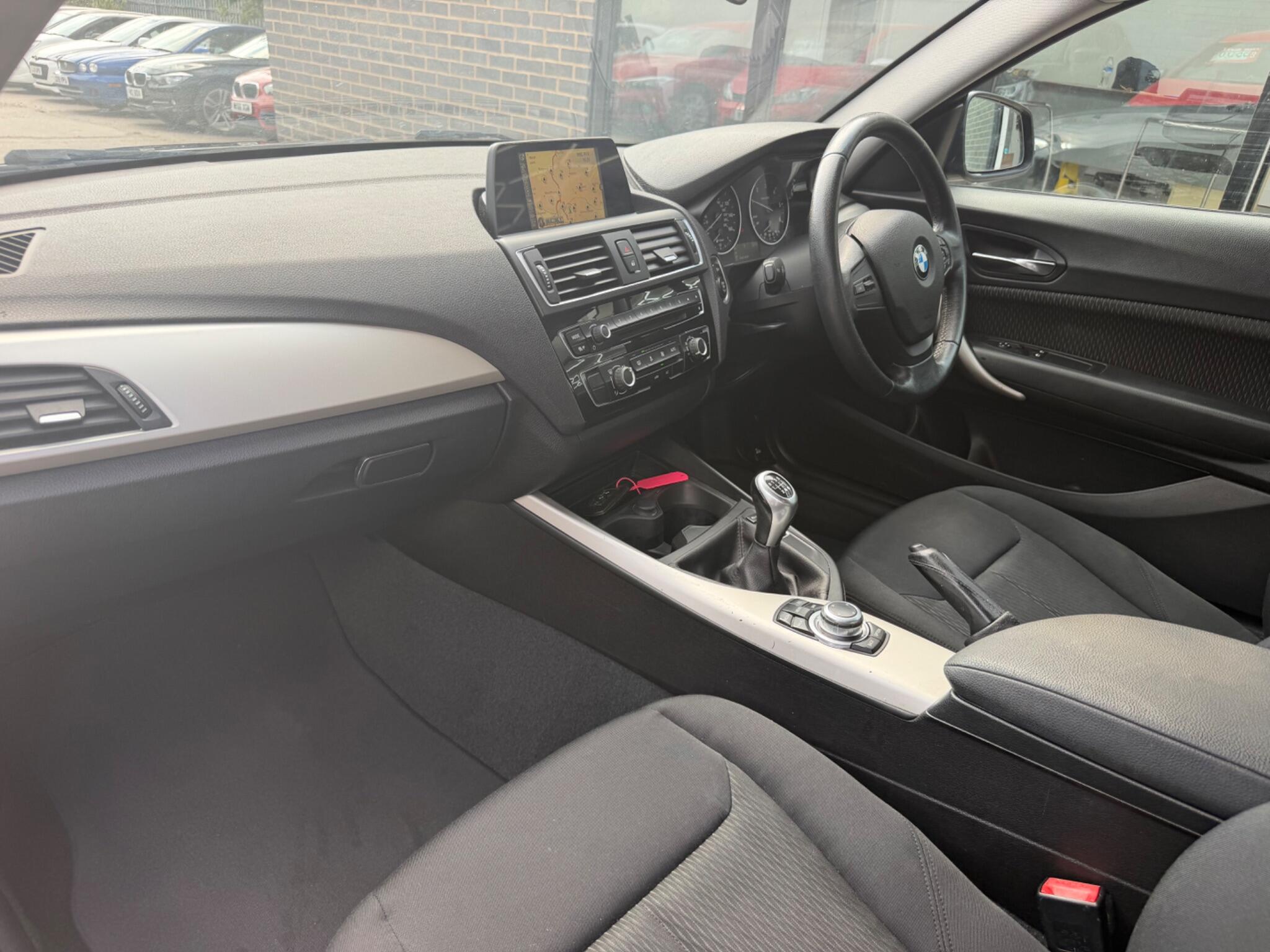 BMW 1 Series view 16