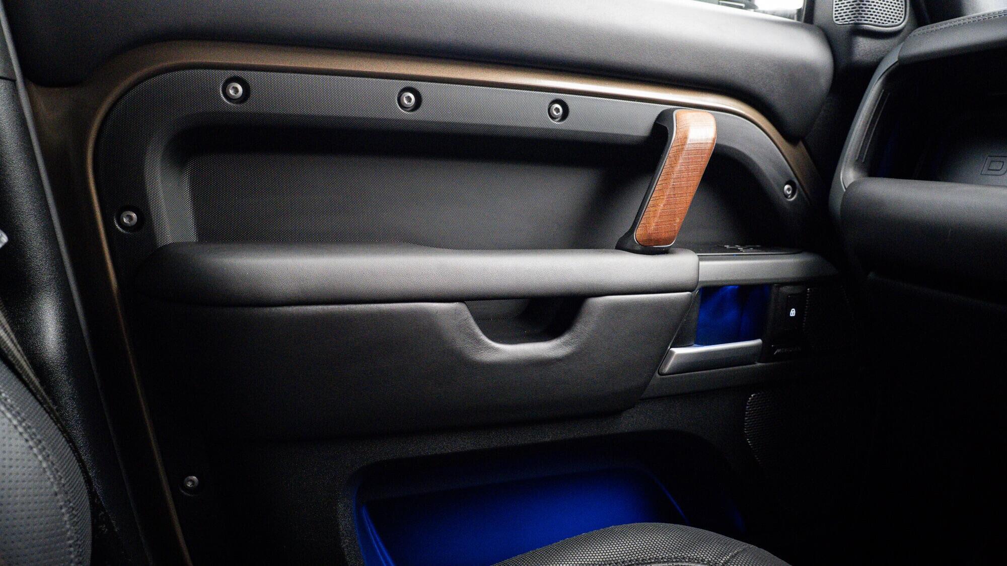 Land Rover Defender view 33
