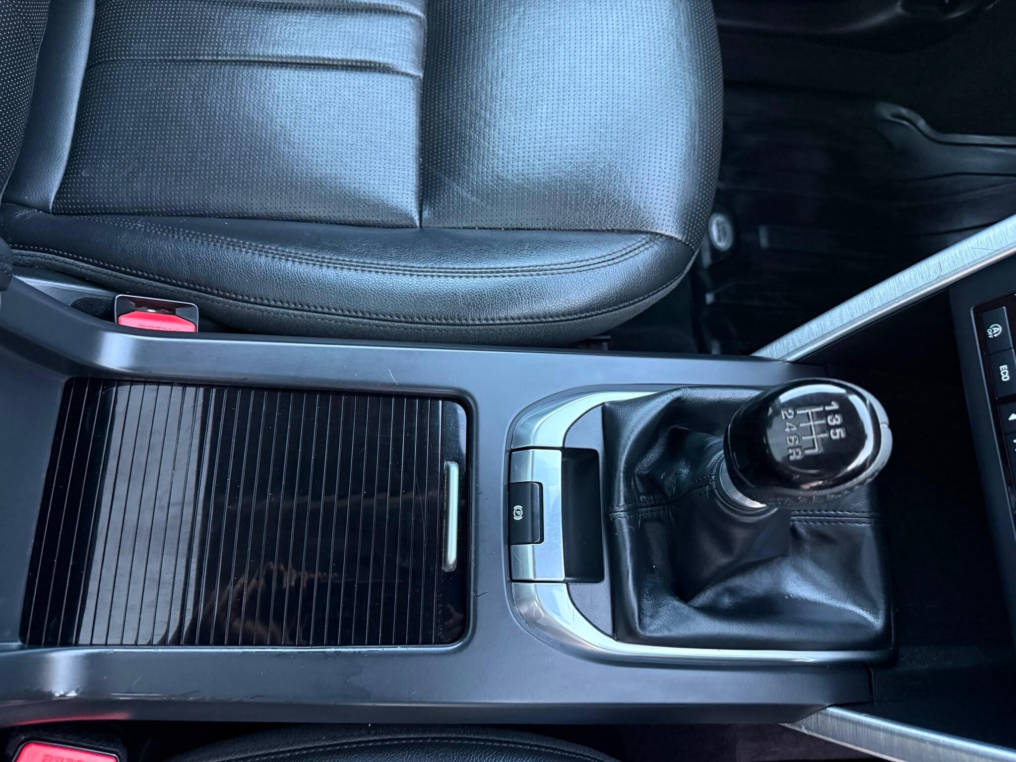 Land Rover Discovery Sport view 14