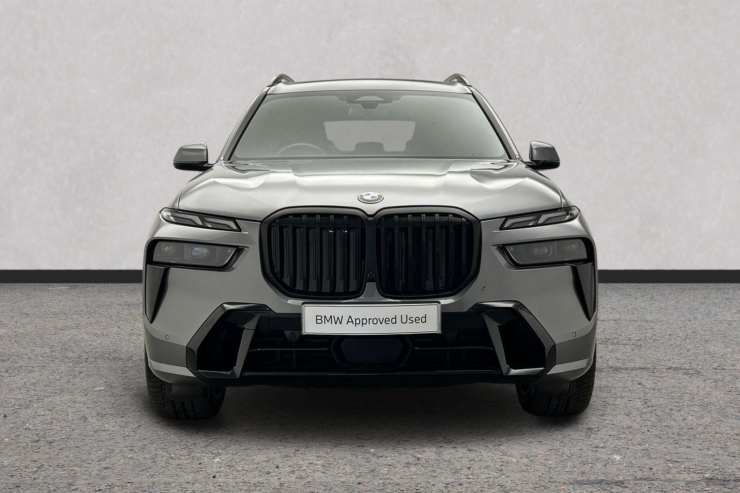 BMW X7 view 17