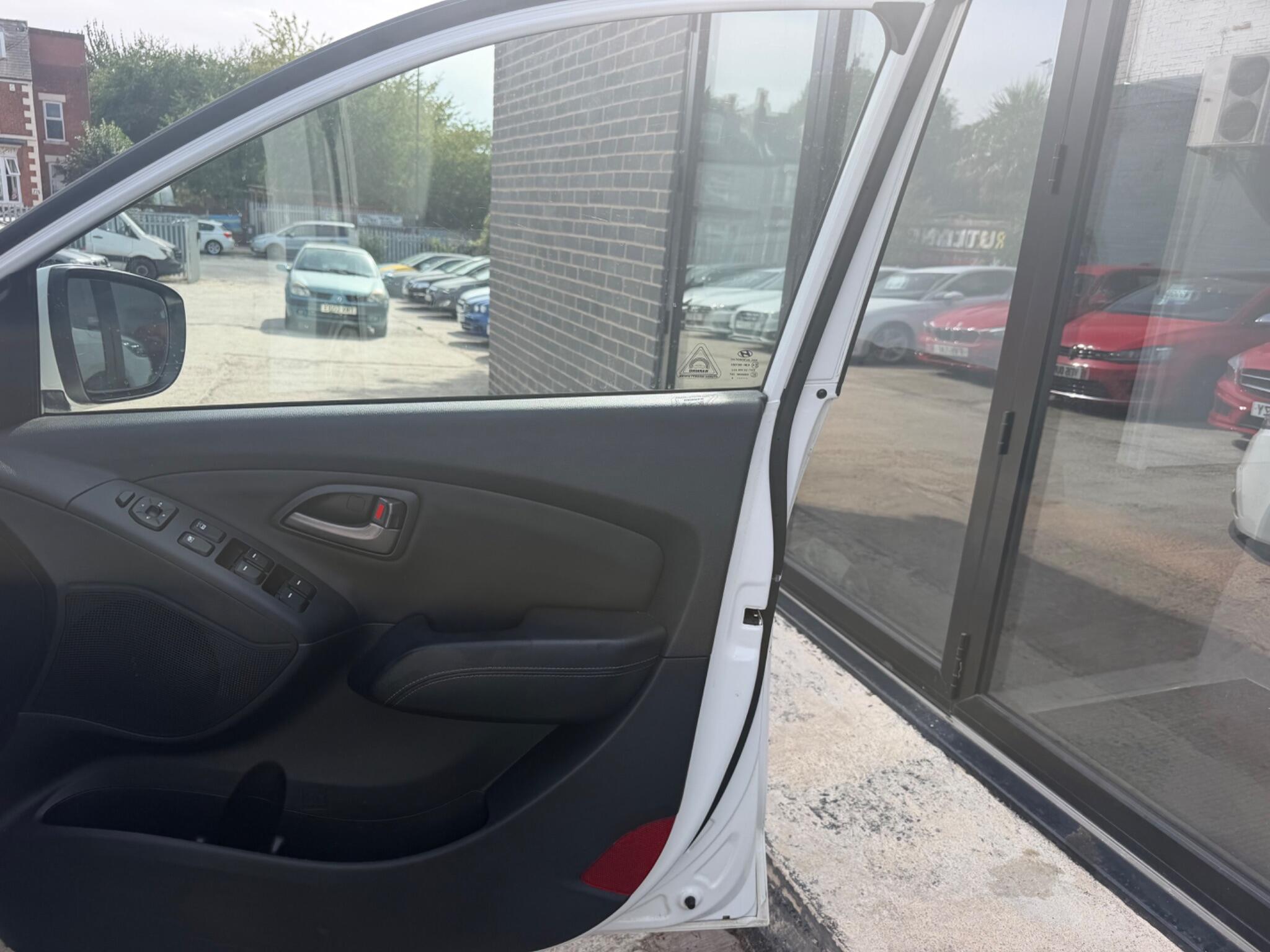 Hyundai ix35 view 9