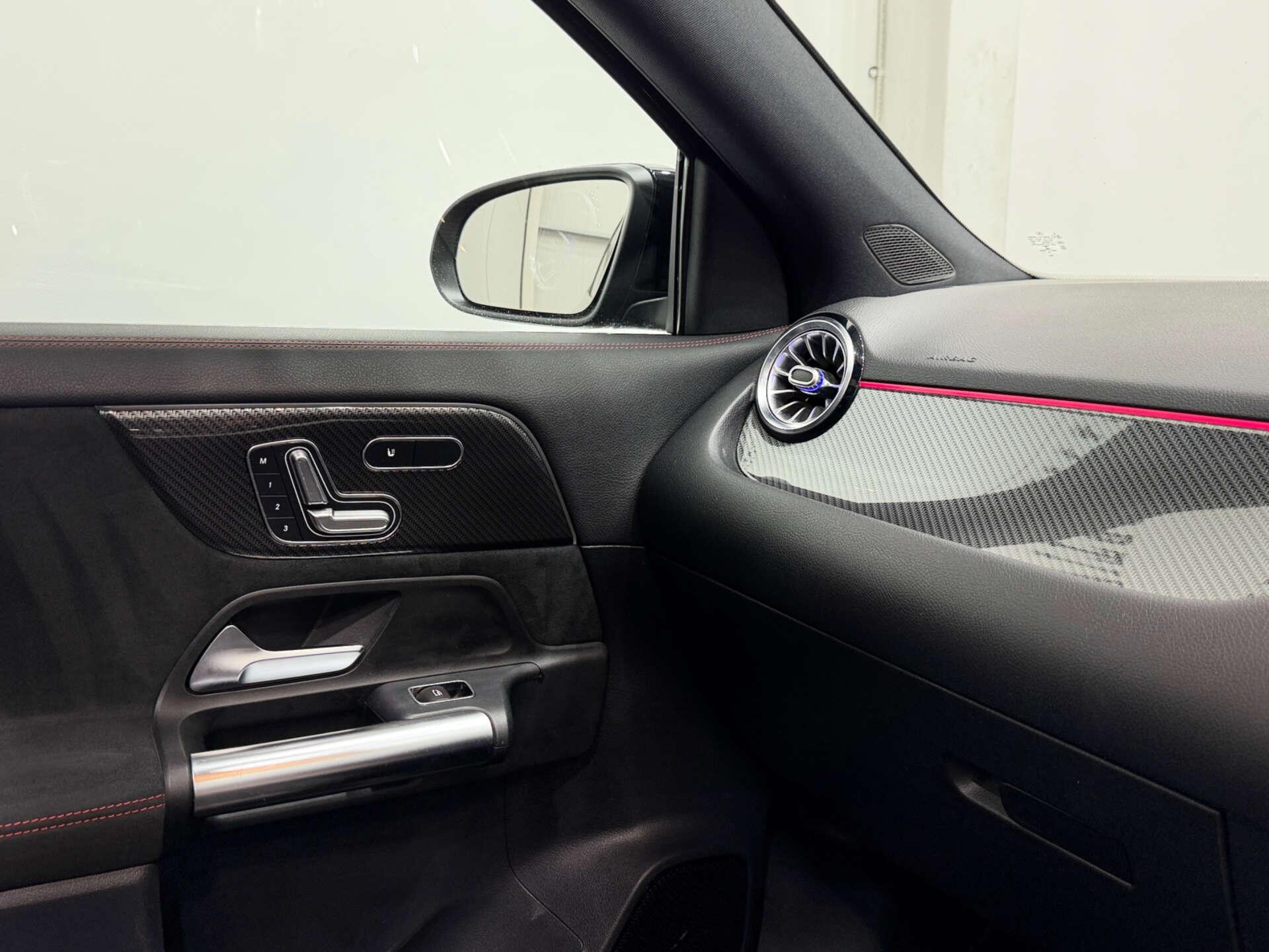 Mercedes-Benz Gla view 30