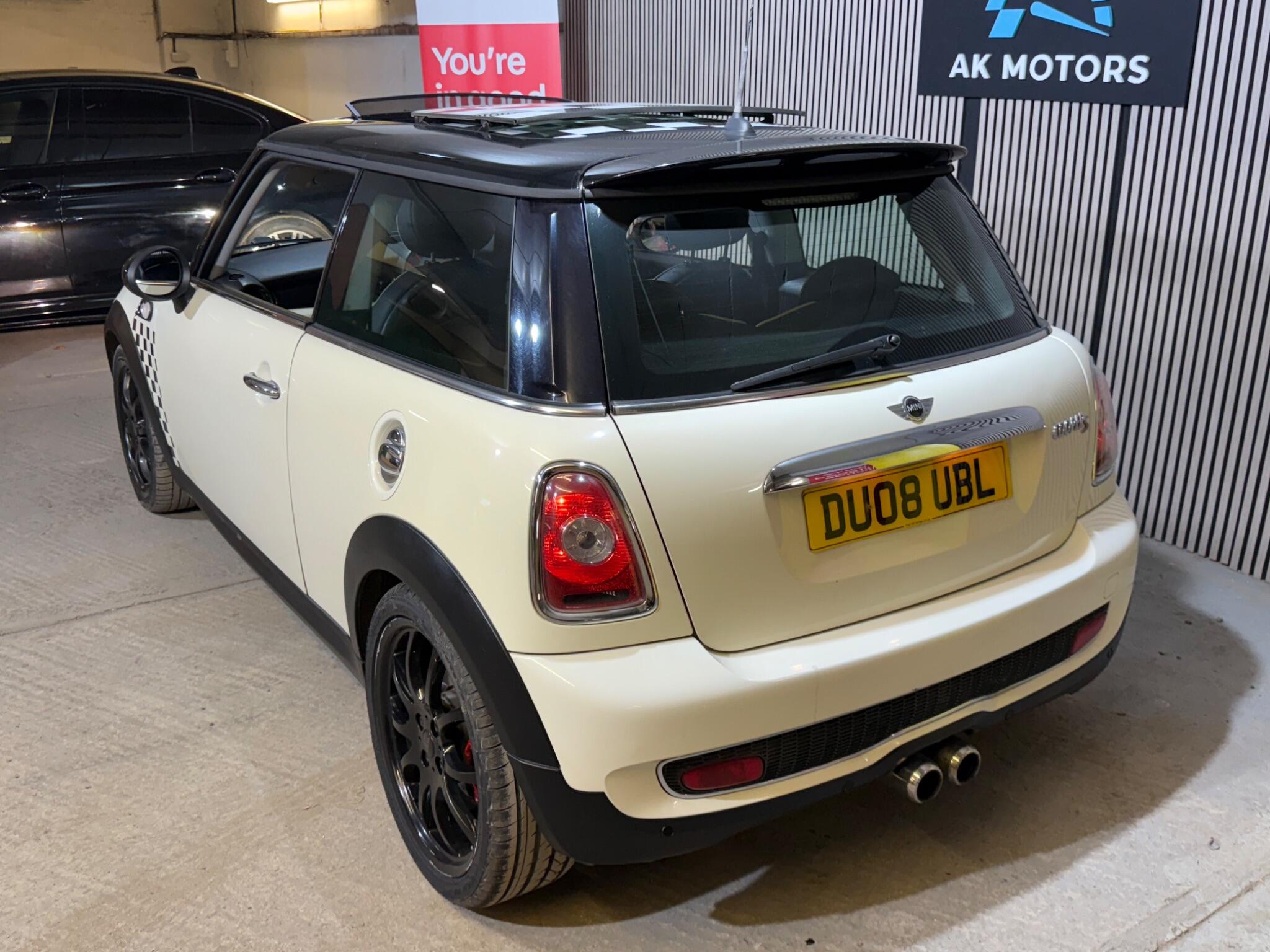 2008 MINI Hatch image 3