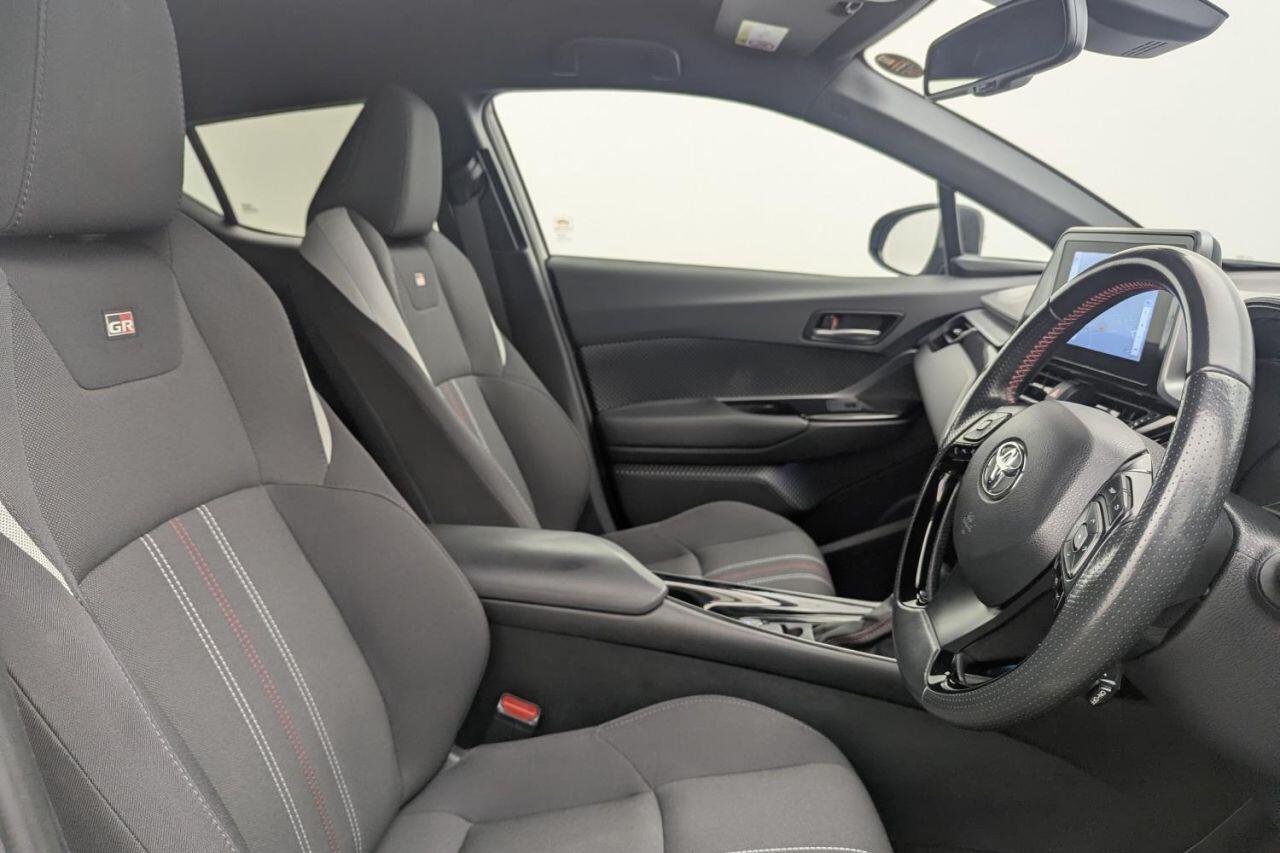 Toyota C-HR view 3