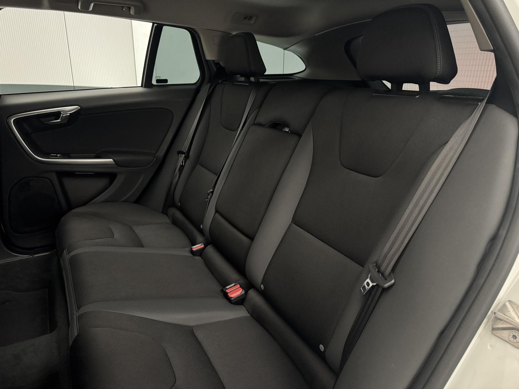 Volvo V60 view 40