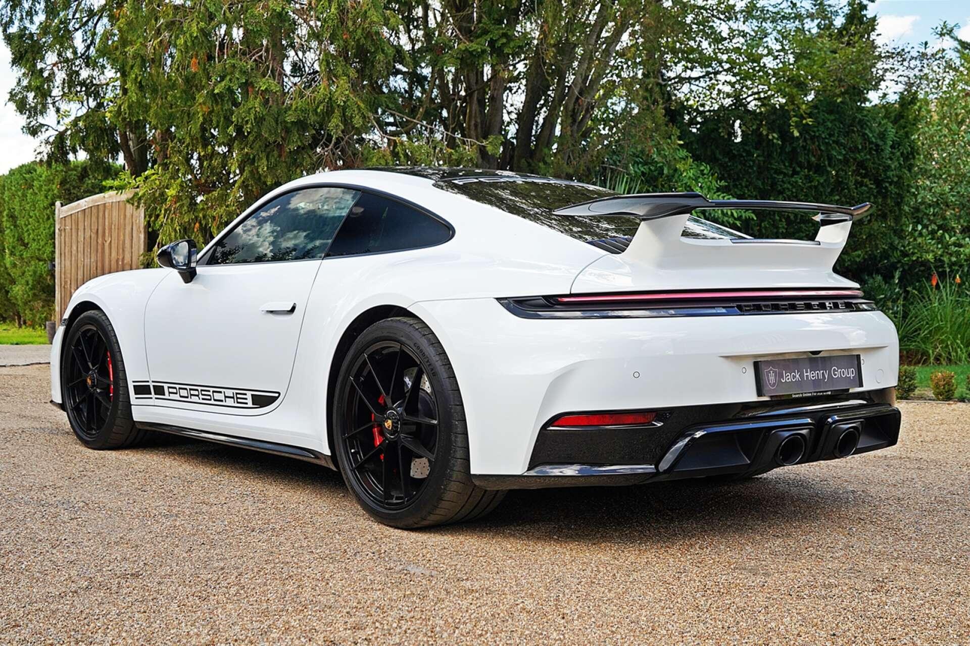 Porsche 911 view 5