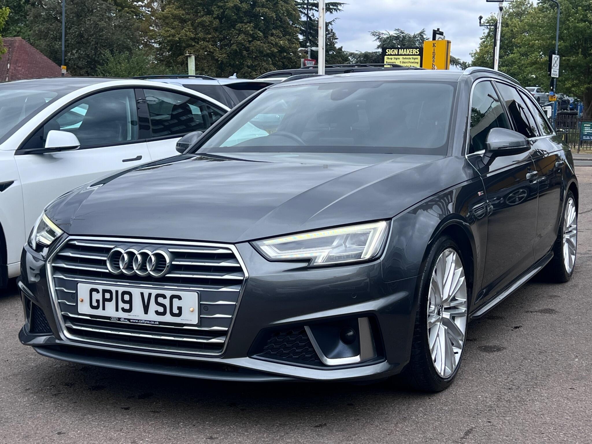 Audi A4 Avant view 6