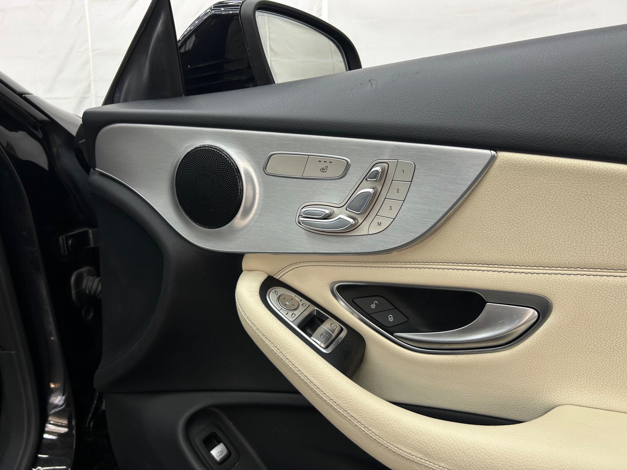 Mercedes-Benz C-Class view 51