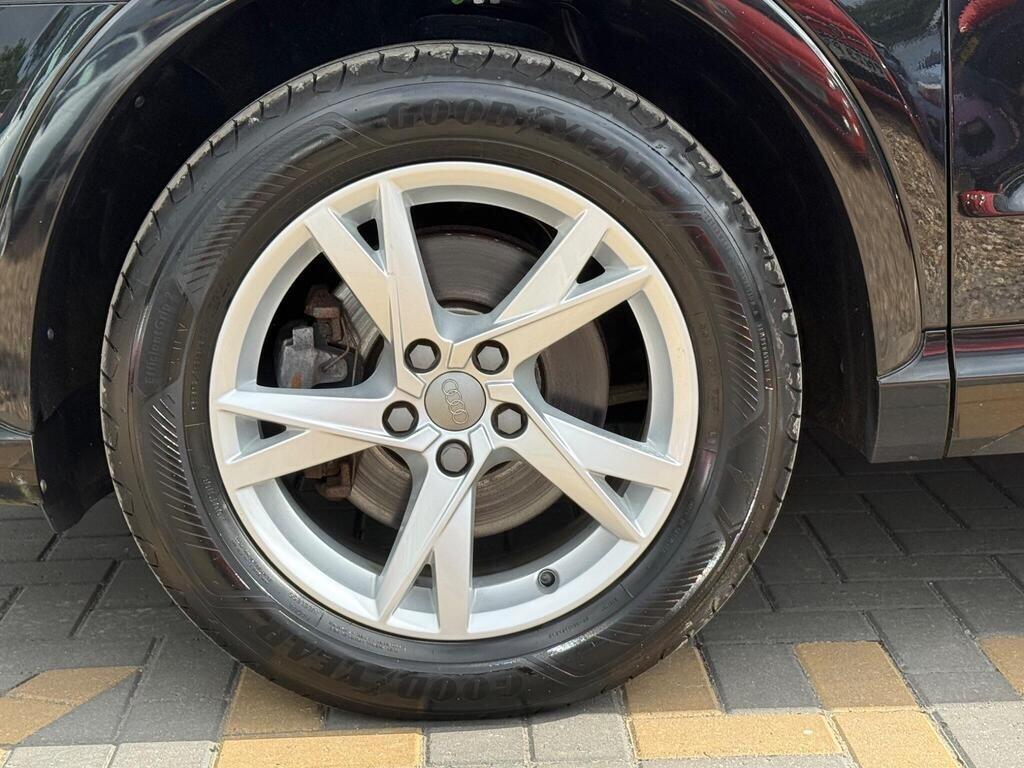 Audi Q3 view 10