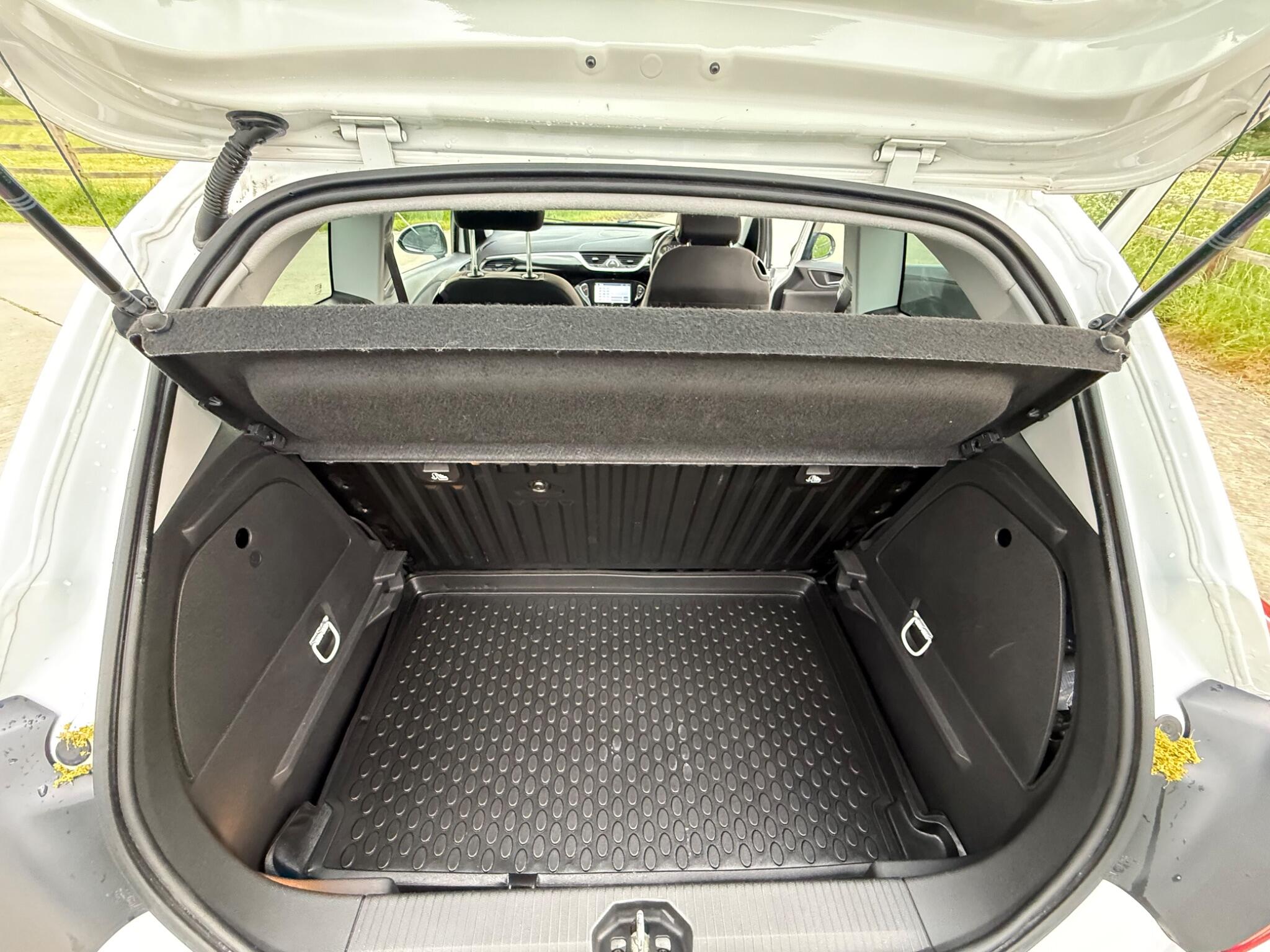 Vauxhall Corsa 1.4i ecoTEC Limited Edition Euro 6 3dr — photo 40 of 96