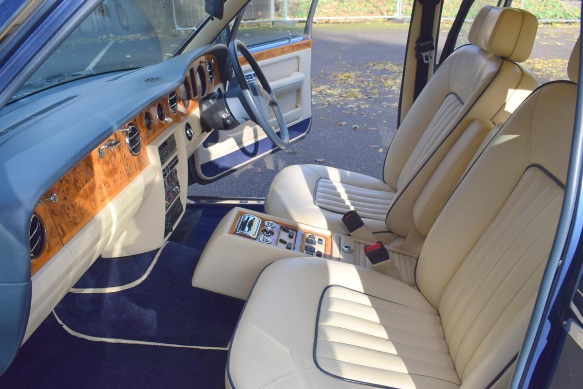 Rolls-Royce Silver Spirit view 20