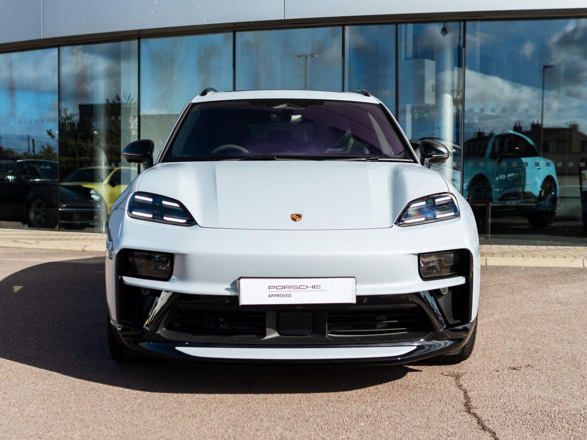 Porsche Macan view 2