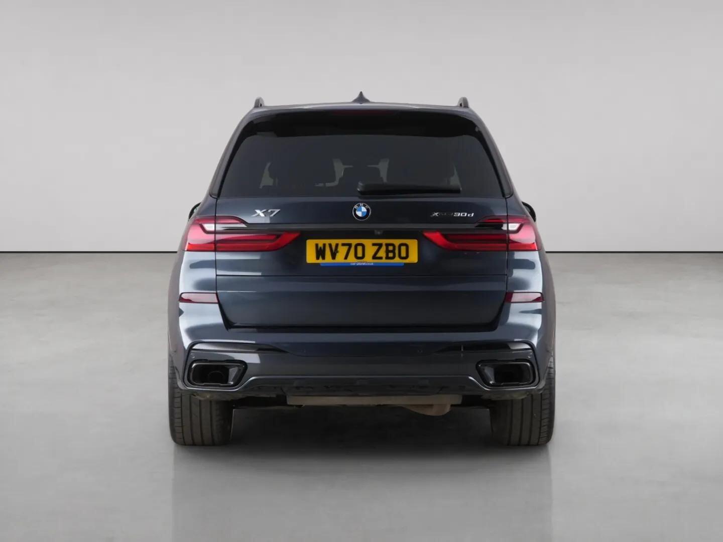 BMW X7 view 7