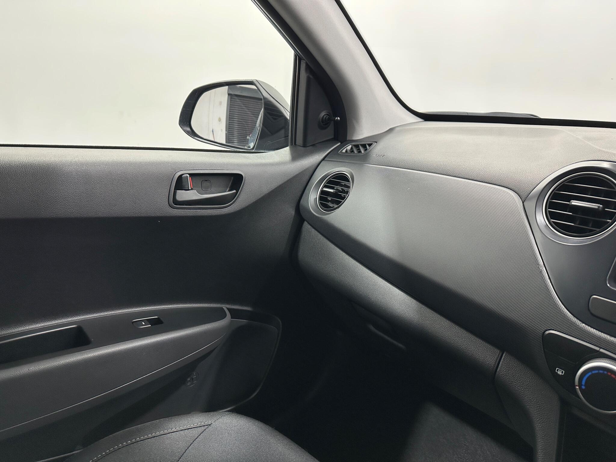 Hyundai i10 view 20