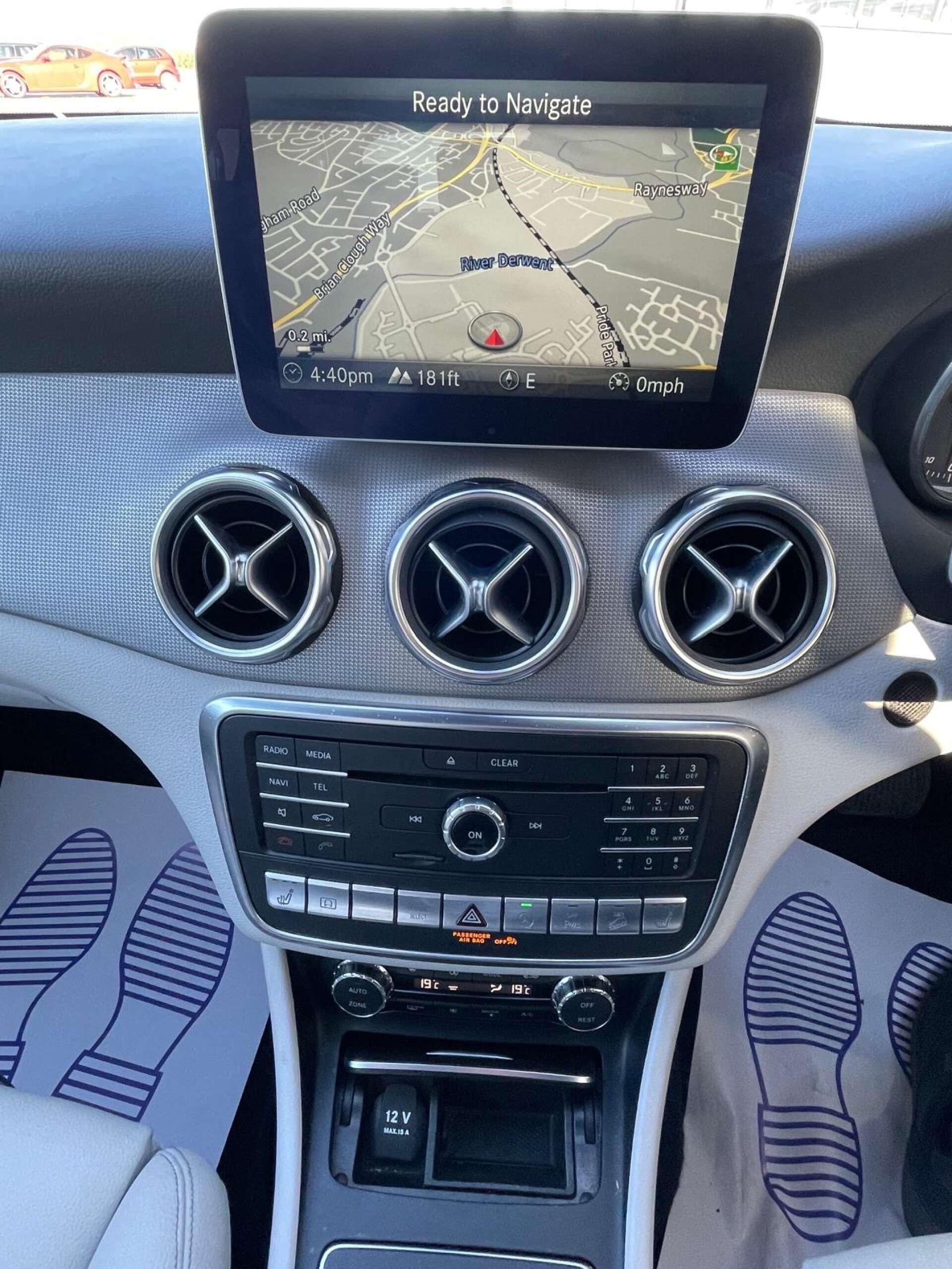 Mercedes-Benz Gla view 11