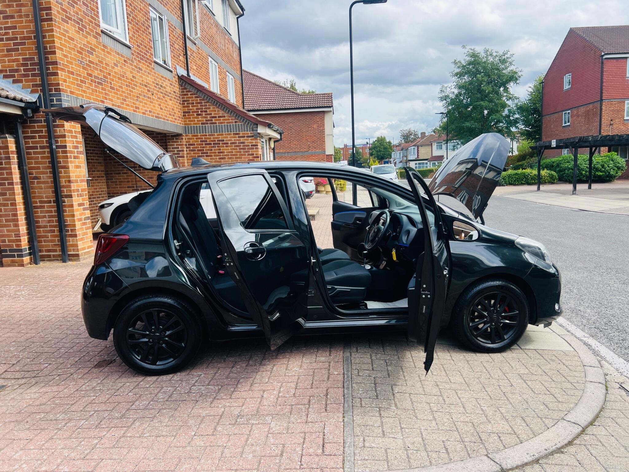 Toyota Yaris view 21