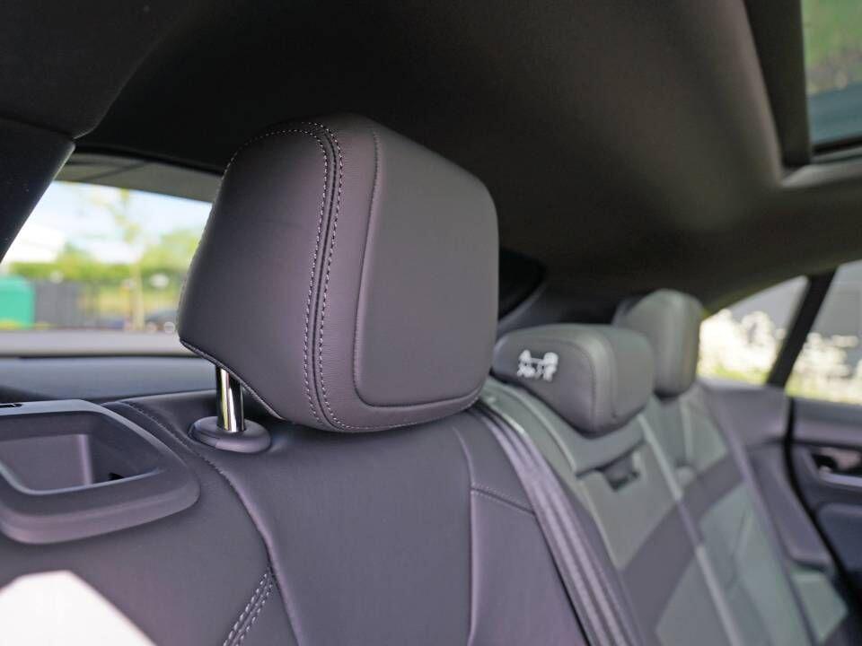 Porsche Macan view 16