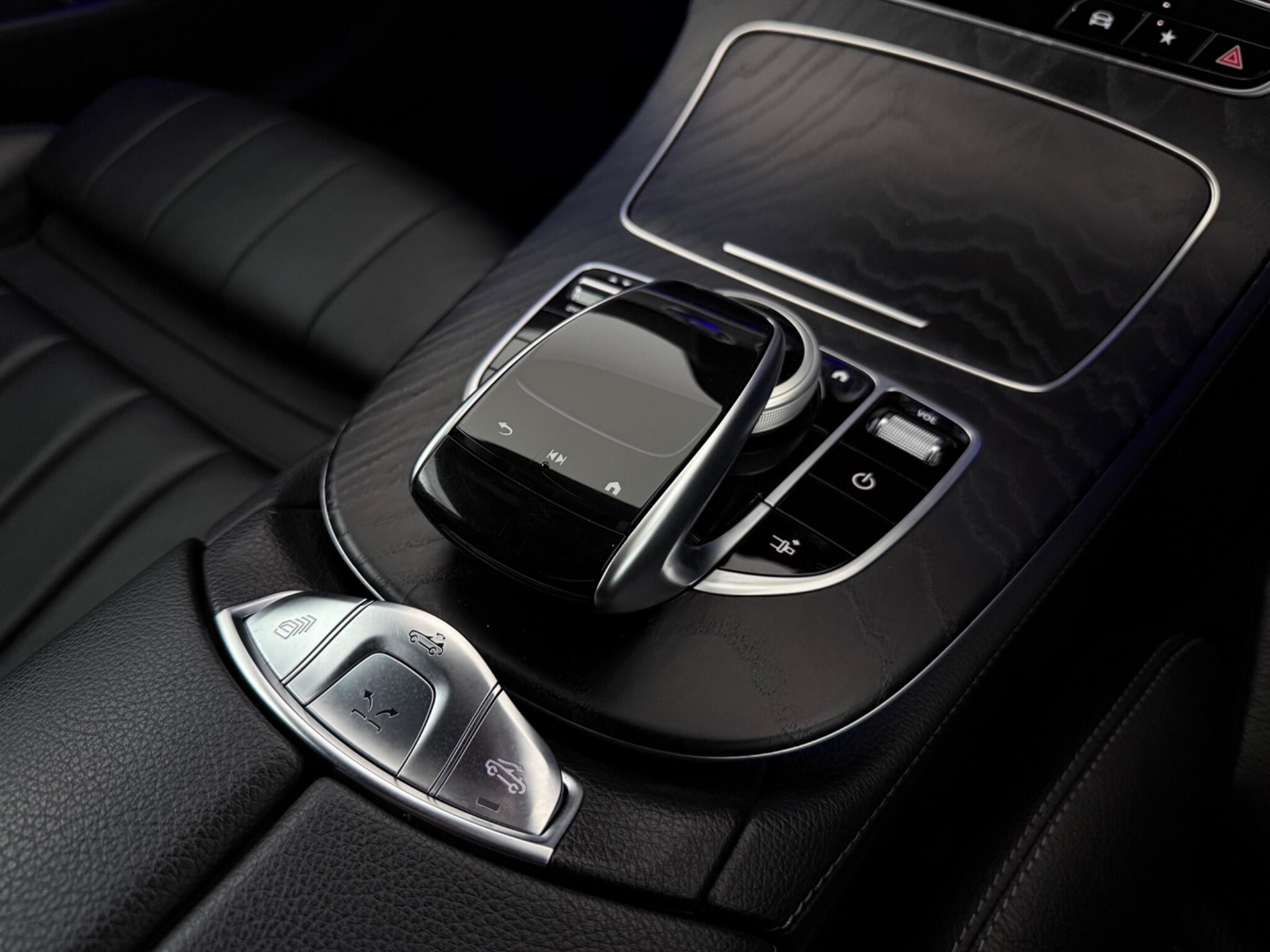 Mercedes-Benz E-Class view 22