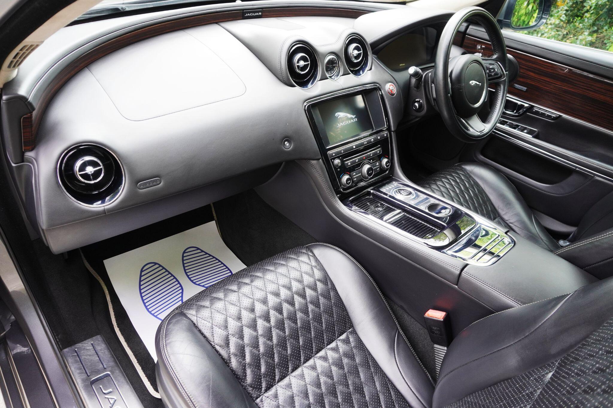 Jaguar XJ view 51