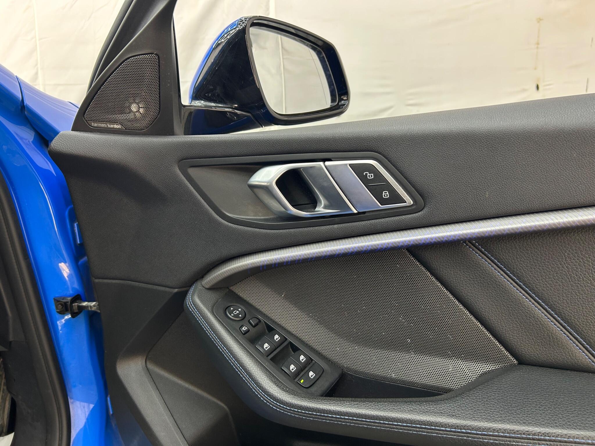 BMW 1 Series view 28
