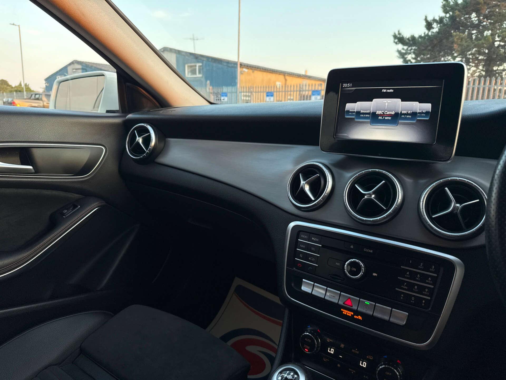 Mercedes-Benz Cla view 64