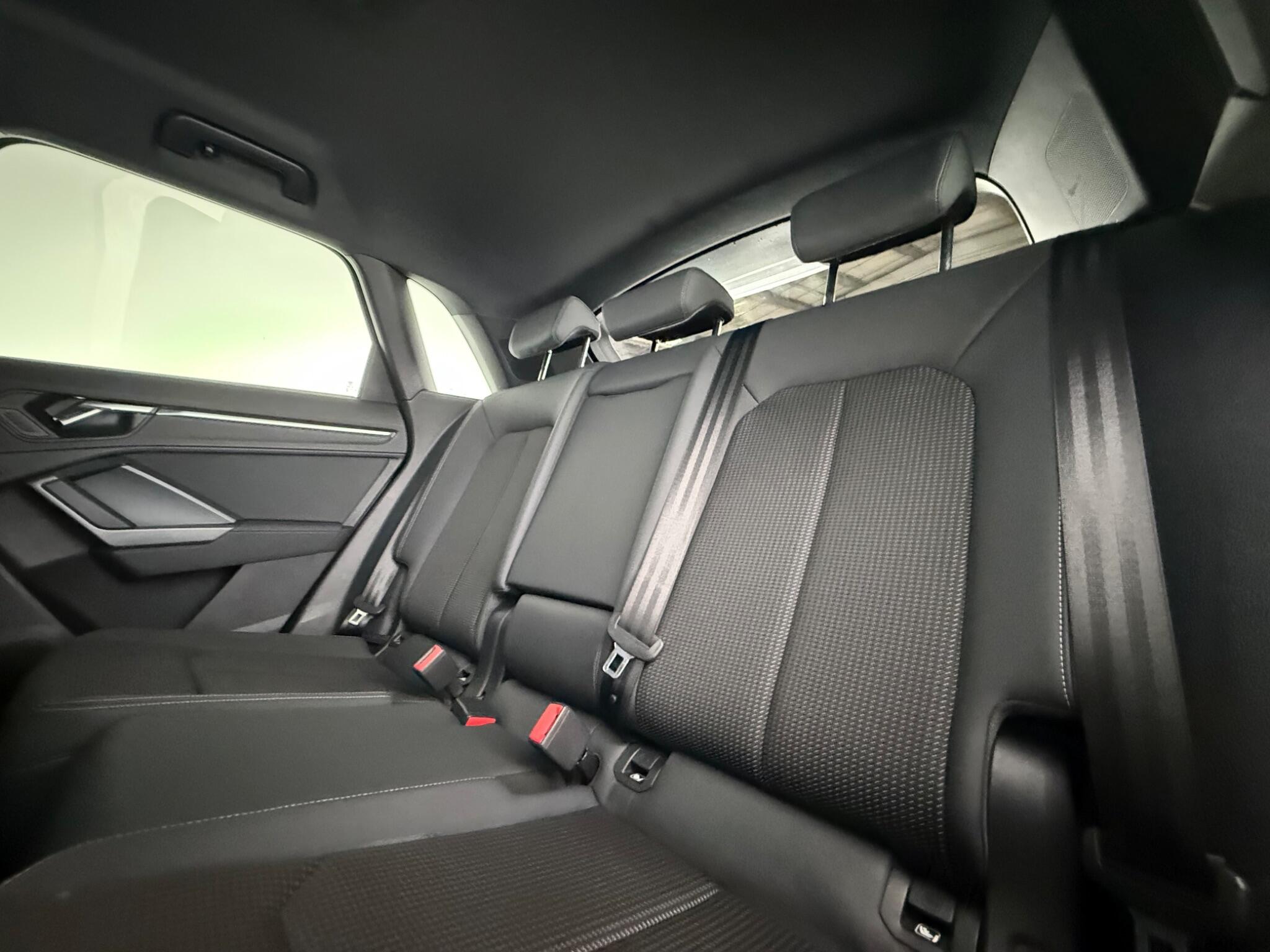 Audi Q3 view 30
