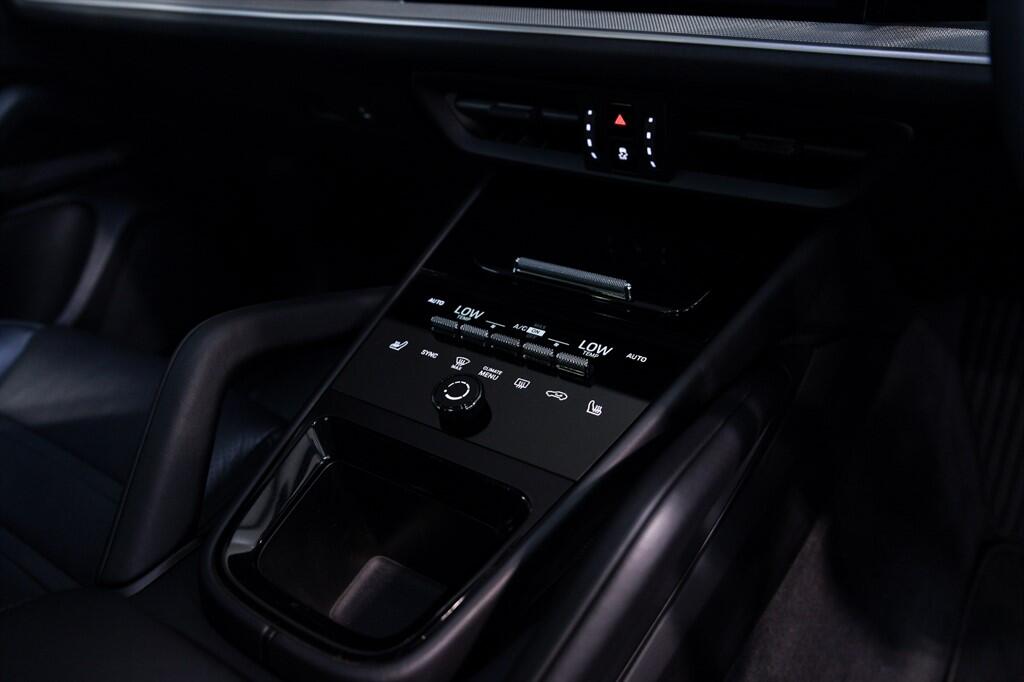 Porsche Cayenne view 22