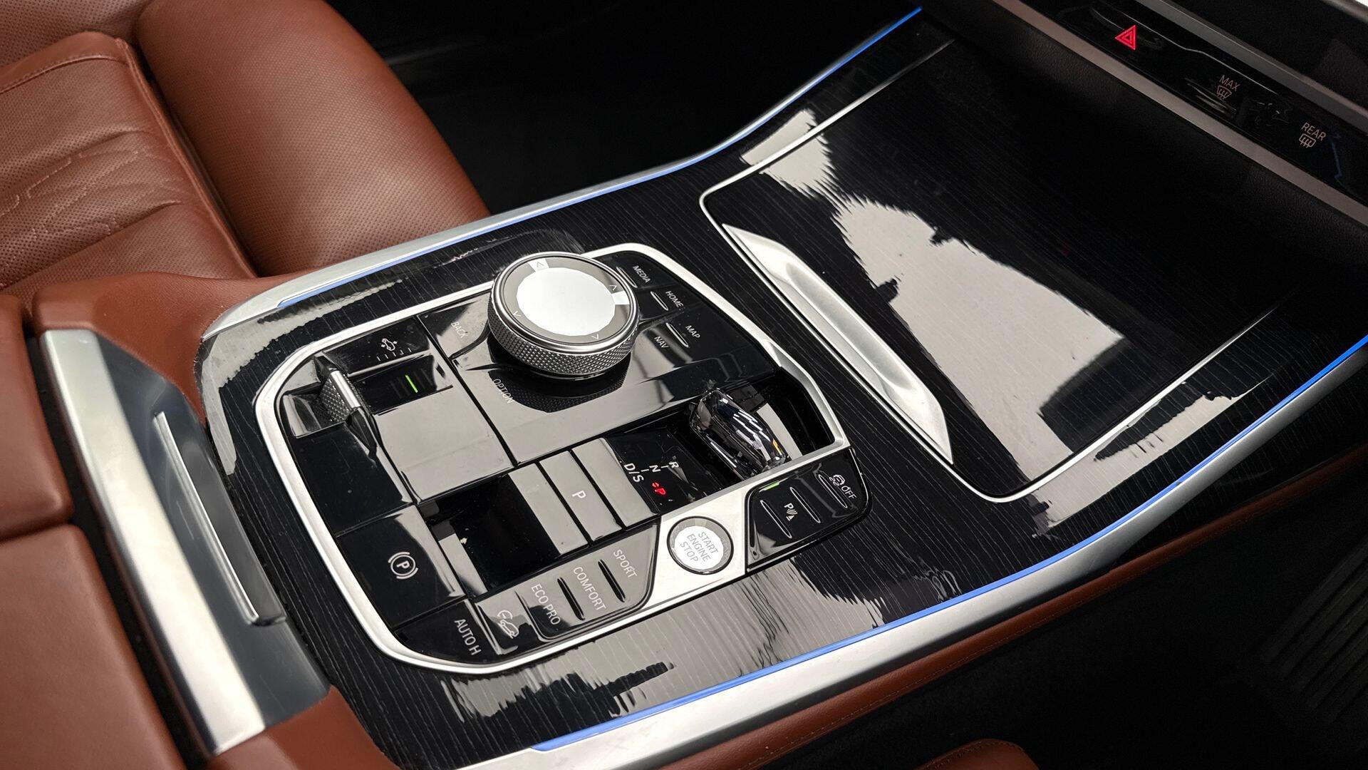BMW X7 view 10