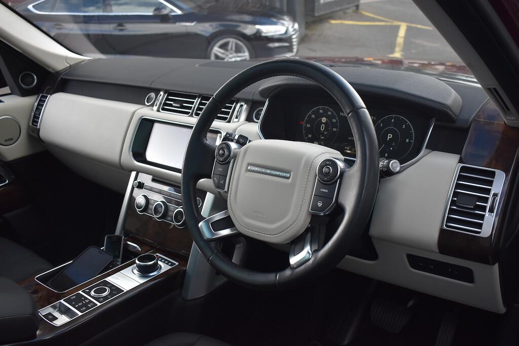 Land Rover Range Rover view 10