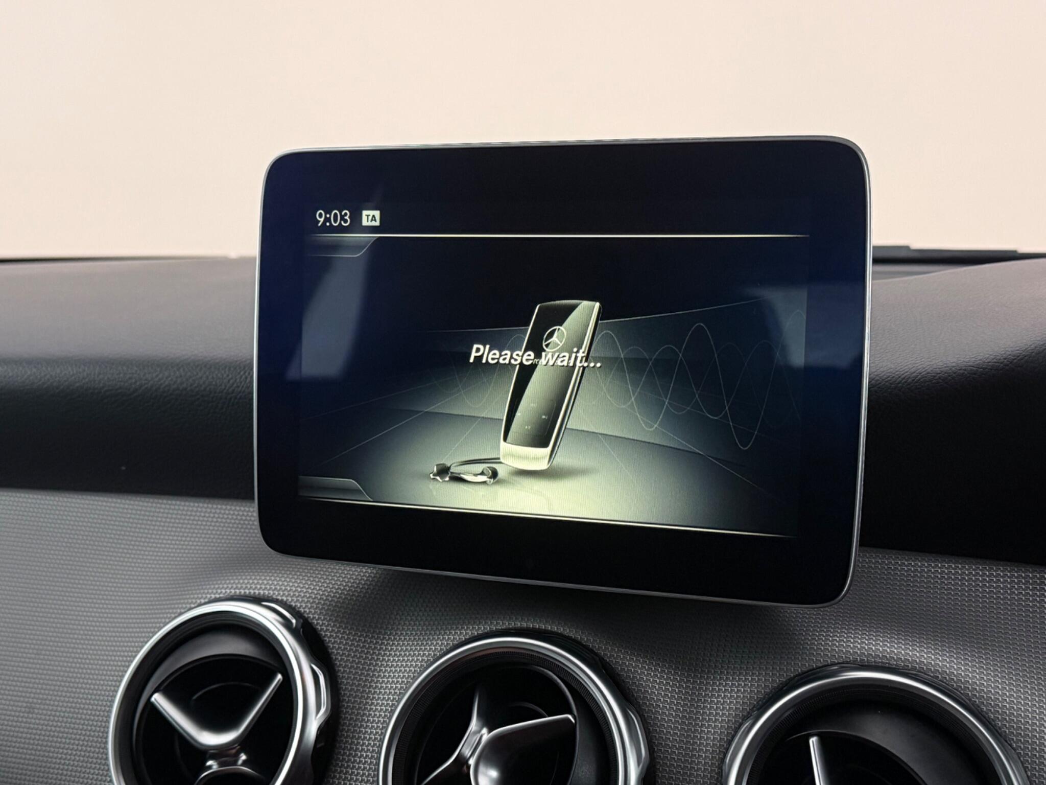Mercedes-Benz GLA view 24